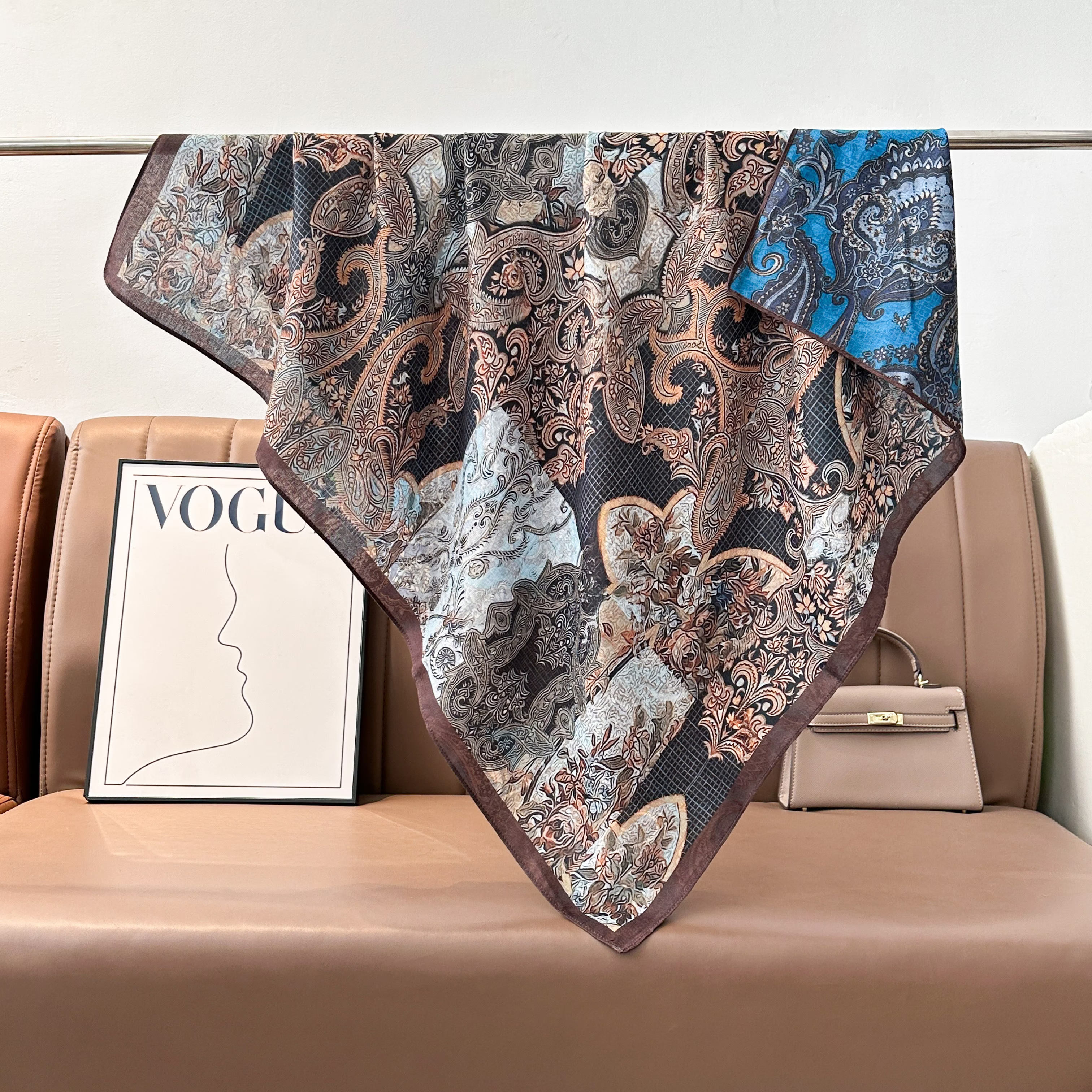 The 2025 new retro patterned silk and wool square scarf is fashionable and simple. It is a soft and easy-to-match square scarf for commuting Specification image