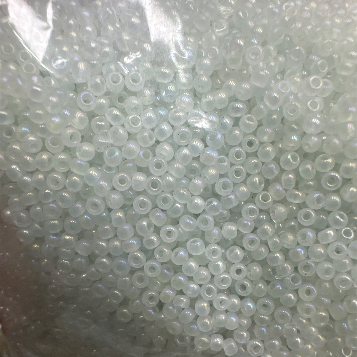 144 Light green colored glass beads, round beads, loose beads set, handmade hair accessories, earrings, beaded accessories Application Scenario