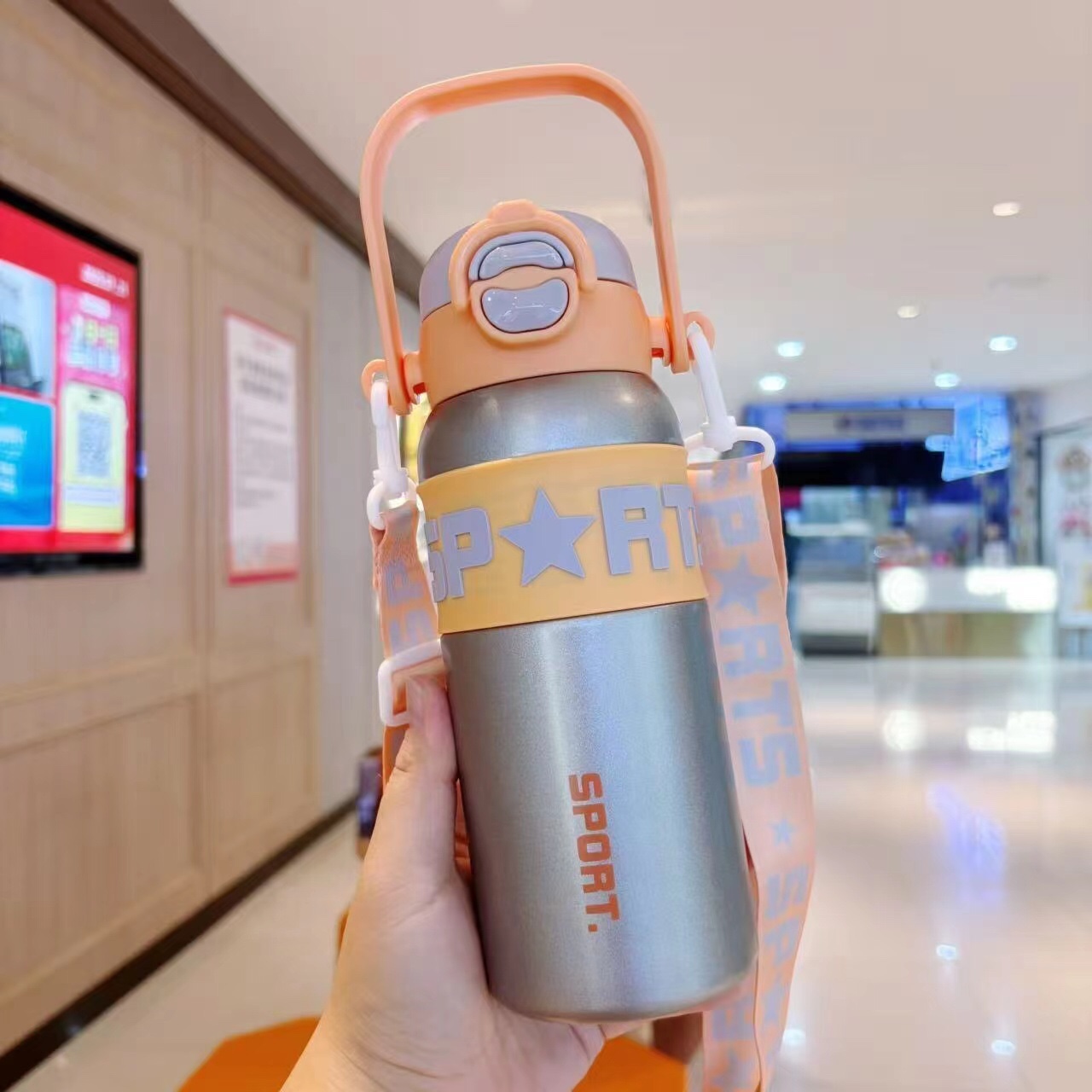 #YES-WATER新品🆕
弹跳双饮背带保温杯
货号：XDFBS678
容量：600ML
材质：内外304
装箱:  4详情图2