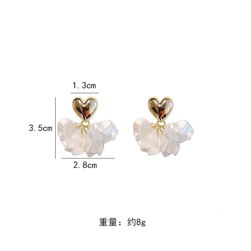 New Korean version heart-shaped petal earrings 925 silver needle, light luxury, fashionable and unique style, irregular flower earrings accessory Application Scenario