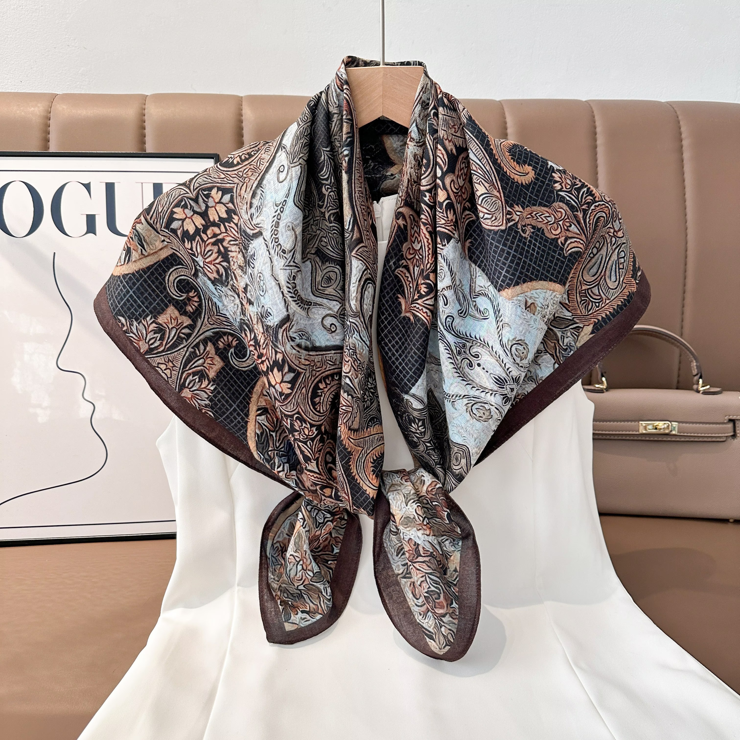The 2025 new retro patterned silk and wool square scarf is fashionable and simple. It is a soft and easy-to-match square scarf for commuting