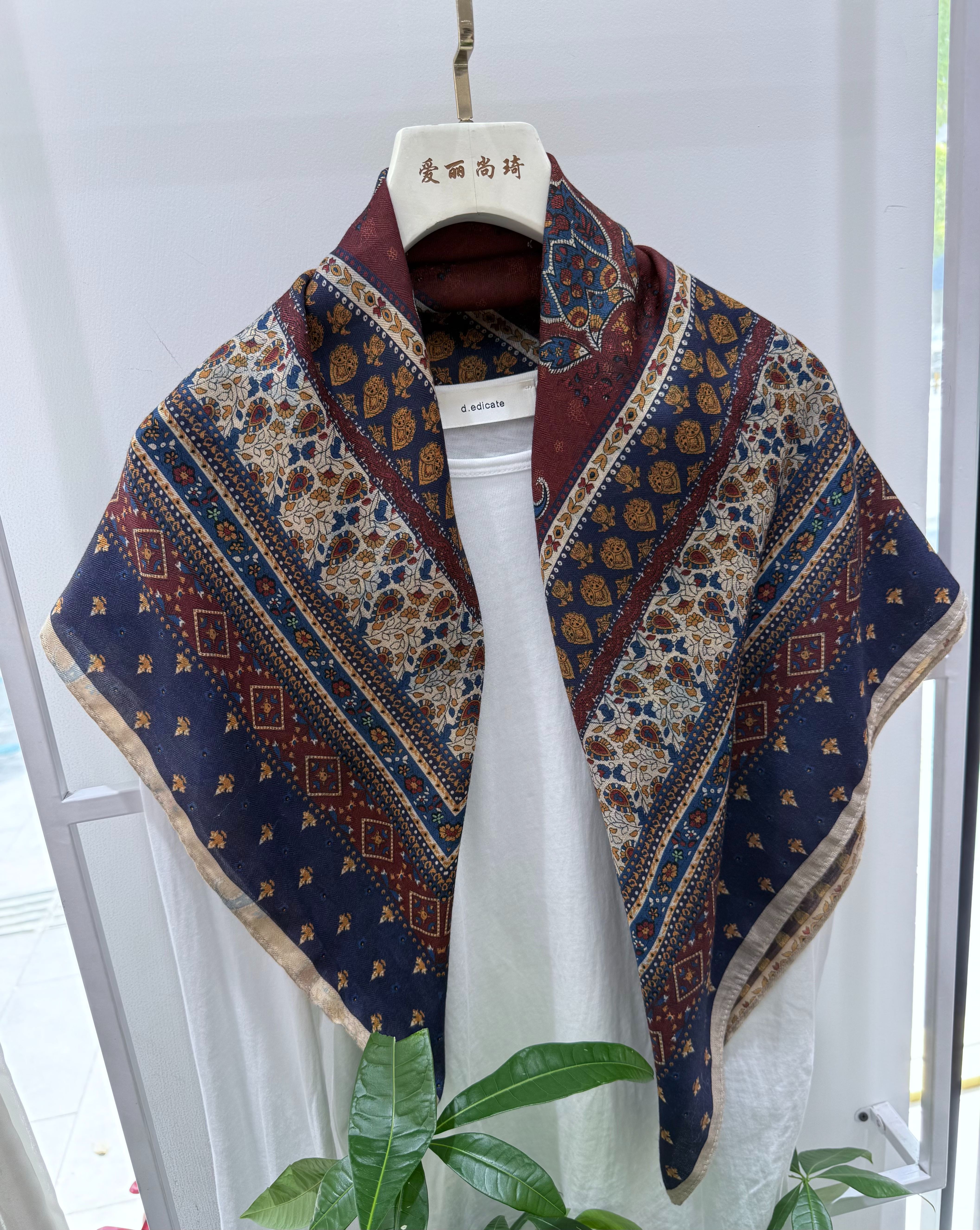 The 2025 new style of artistic and retro silk and wool square scarf is fashionable and simple. It is a soft and easy-to-match square scarf shawl Application Scenario