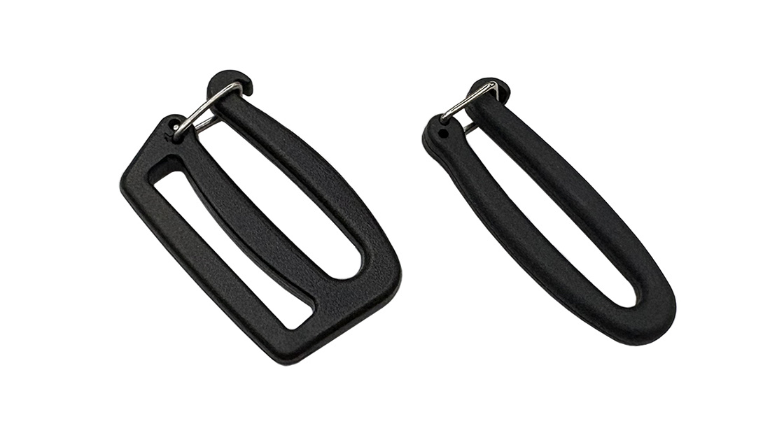 Black plastic triangular hook buckle hiking bag D-type hook plastic rotating hook buckle triangular iron wire hook Item Picture