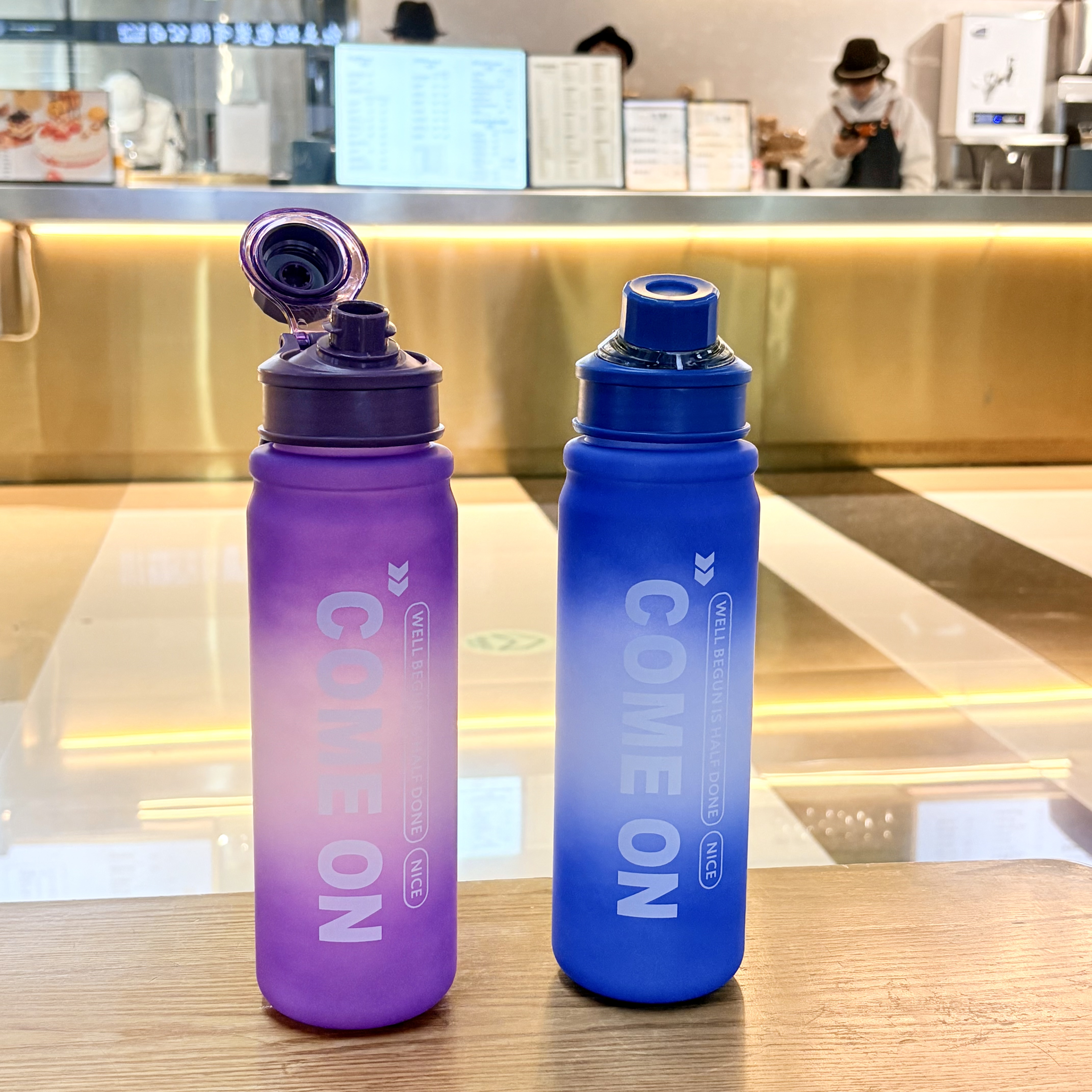 Water cups, straw cups, other frosted cups, gradient color, large-capacity water bottles, outdoor sports water cups, straw plastic cups, custom 1000ML details Picture