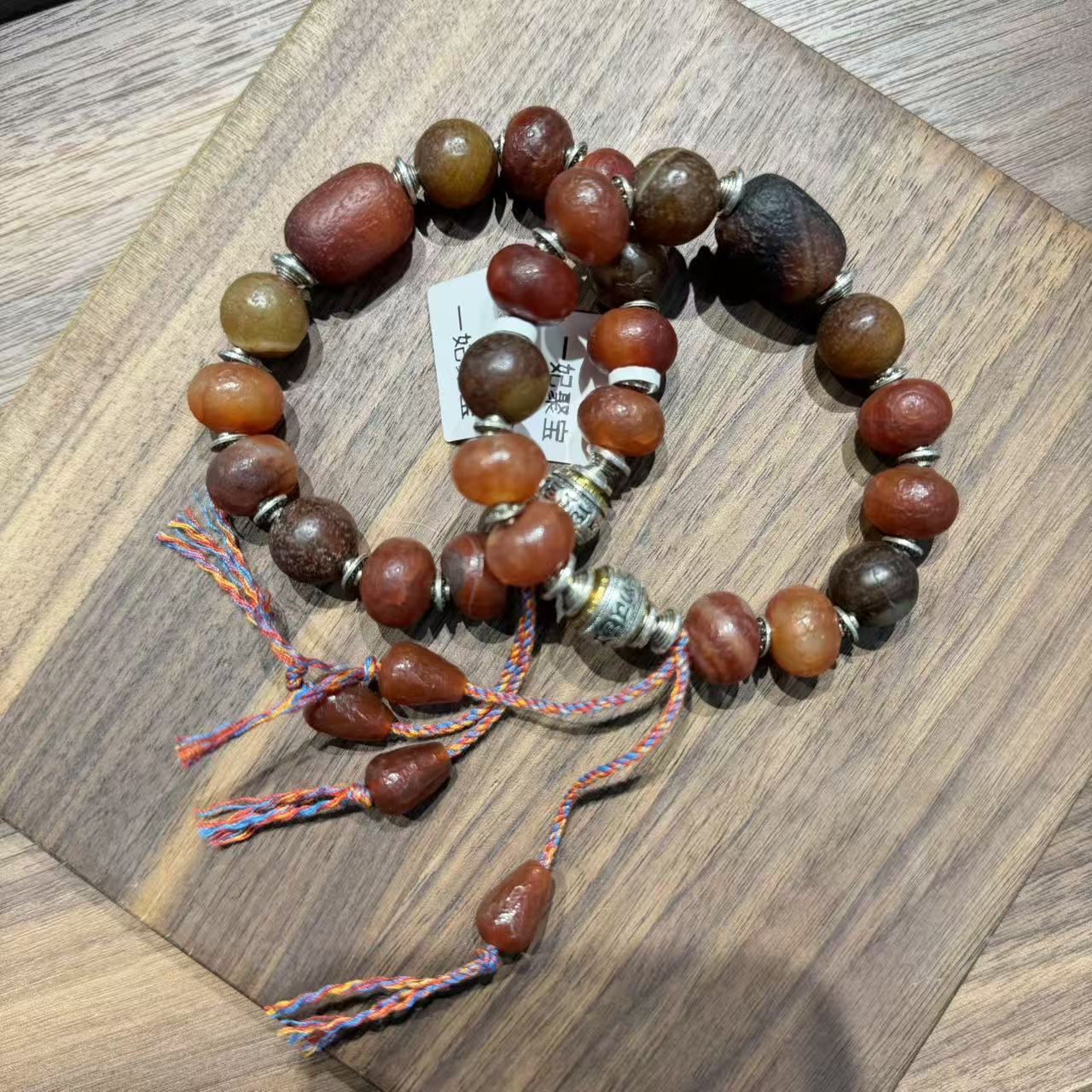 天然玛瑙手串白底实物图