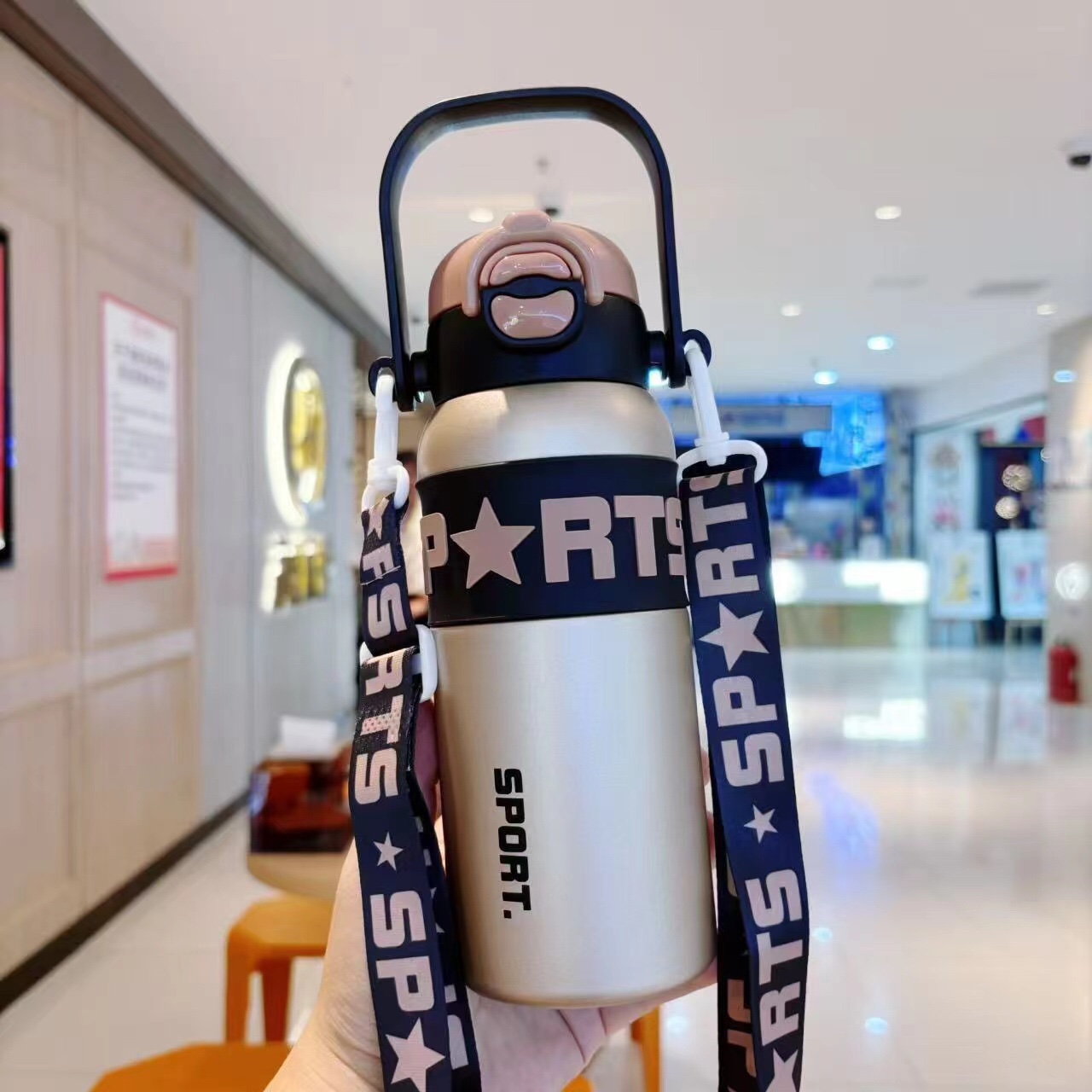 #YES-WATER新品🆕
弹跳双饮背带保温杯
货号：XDFBS678
容量：600ML
材质：内外304
装箱:  4详情图3