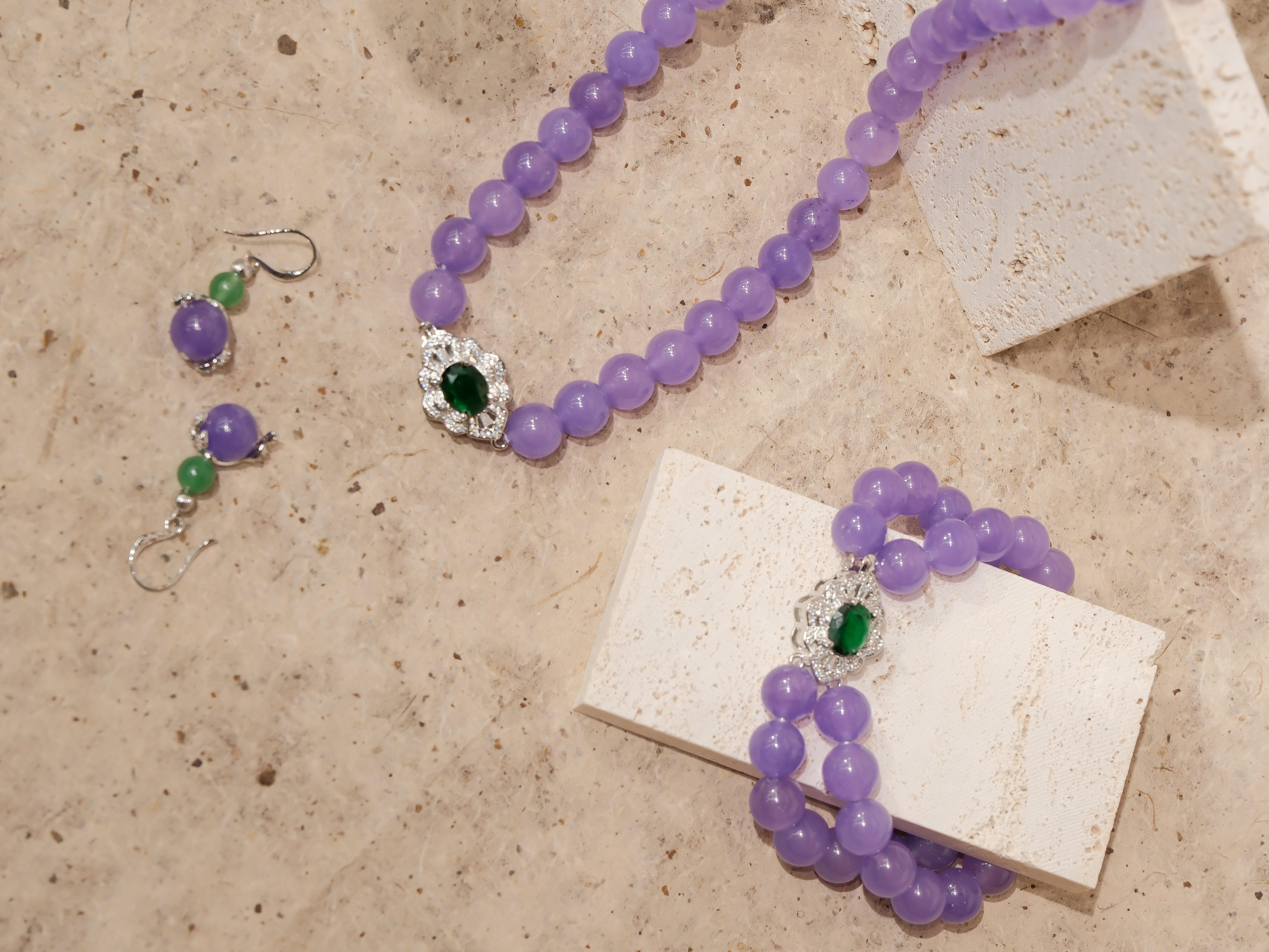 冰种紫罗兰玉石套装 圆珠项链+手链+耳坠 镶绿宝银扣 项链细节图