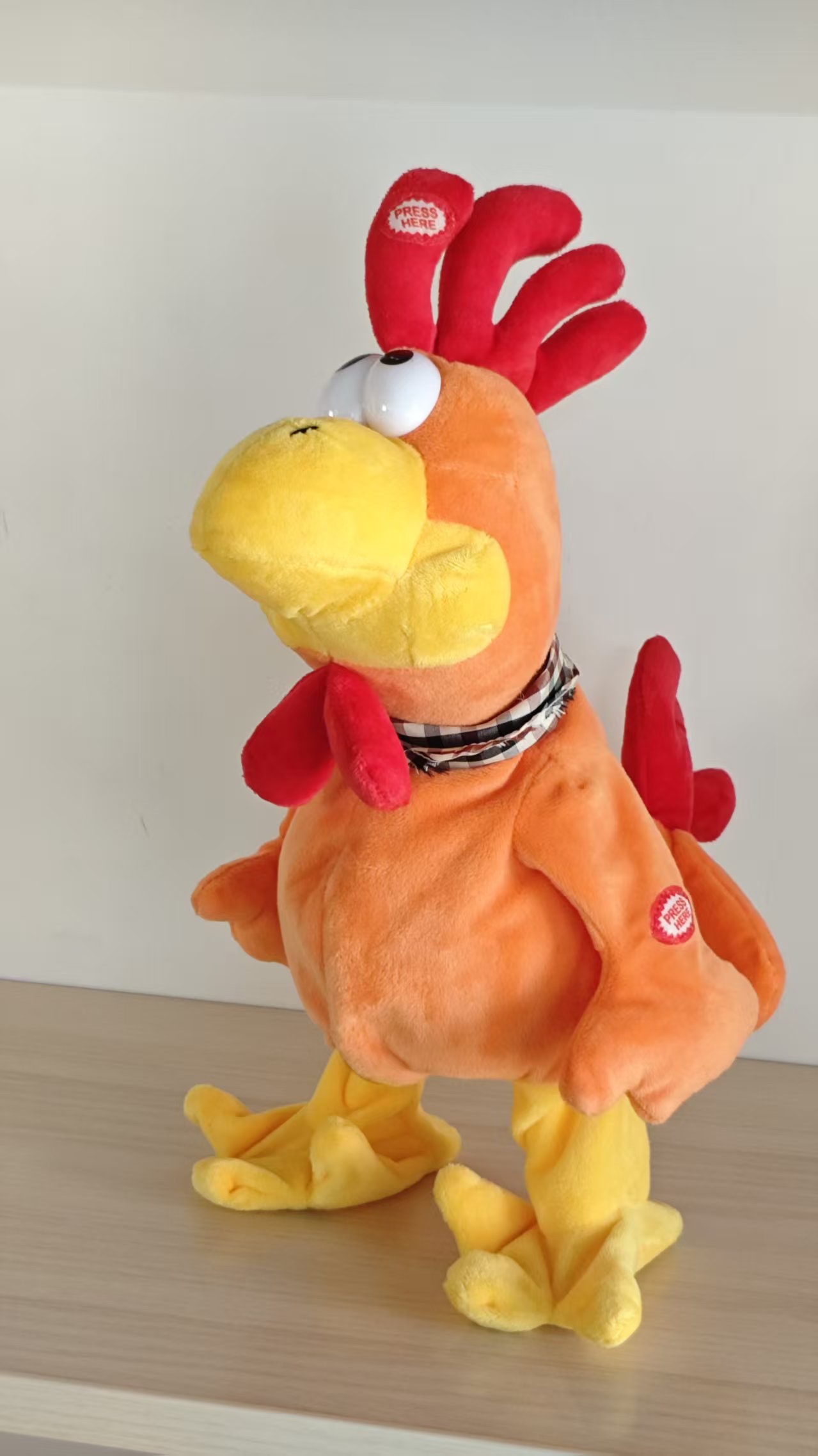 跨境新款厂家直销电动毛绒玩具 复活节鸡 拎脖子疯狂惨叫鸡拍翅