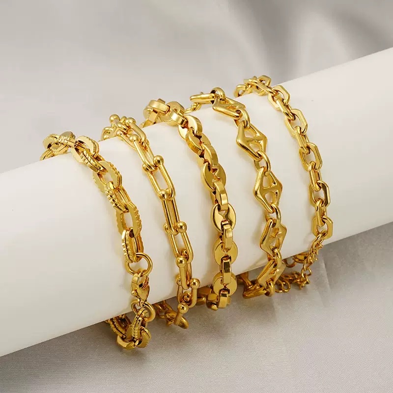 Stainless steel necklaces and bracelets, popular in Europe and America, in stock, environmentally friendly and color-preserving electroplated Application Scenario