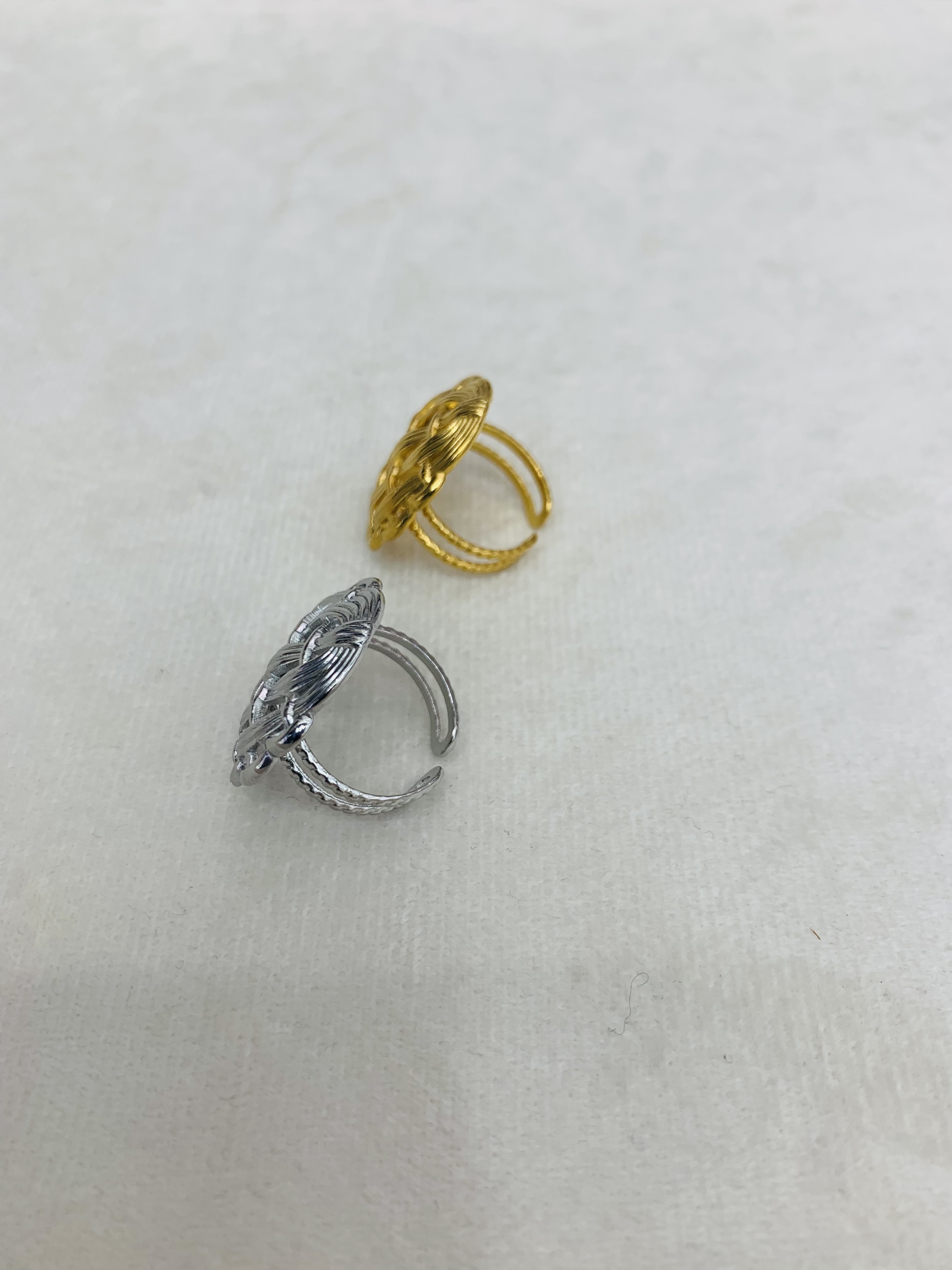 ومن بين خواتم الفولاذ غير القابل للصدأ، كانت الحلي كولاس من بين خواتم متنوعة Item Picture