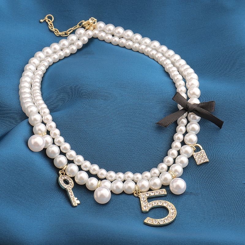 Elegant pearl imitation necklace with a collarbone fragrance style, light luxury high-end woven ins women's short Chanel style, multi-layered 5-shaped neck chain. Elegant pearl imitation necklace with a collarbone fragrance style, light luxury high-end woven ins women's short Chanel style, multi-layered