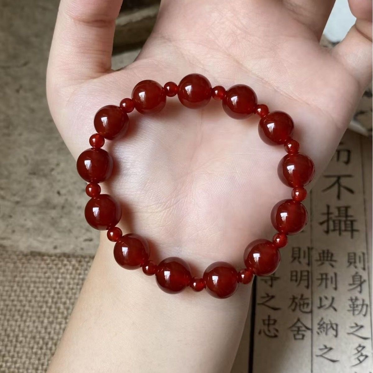 【许妍同款】灵月阁高颜值冰种红玛瑙双圈手链高级送人礼物闺蜜款【许妍同款】灵月阁高颜值冰种红玛瑙双圈手链高级送人礼物闺蜜款详情图2