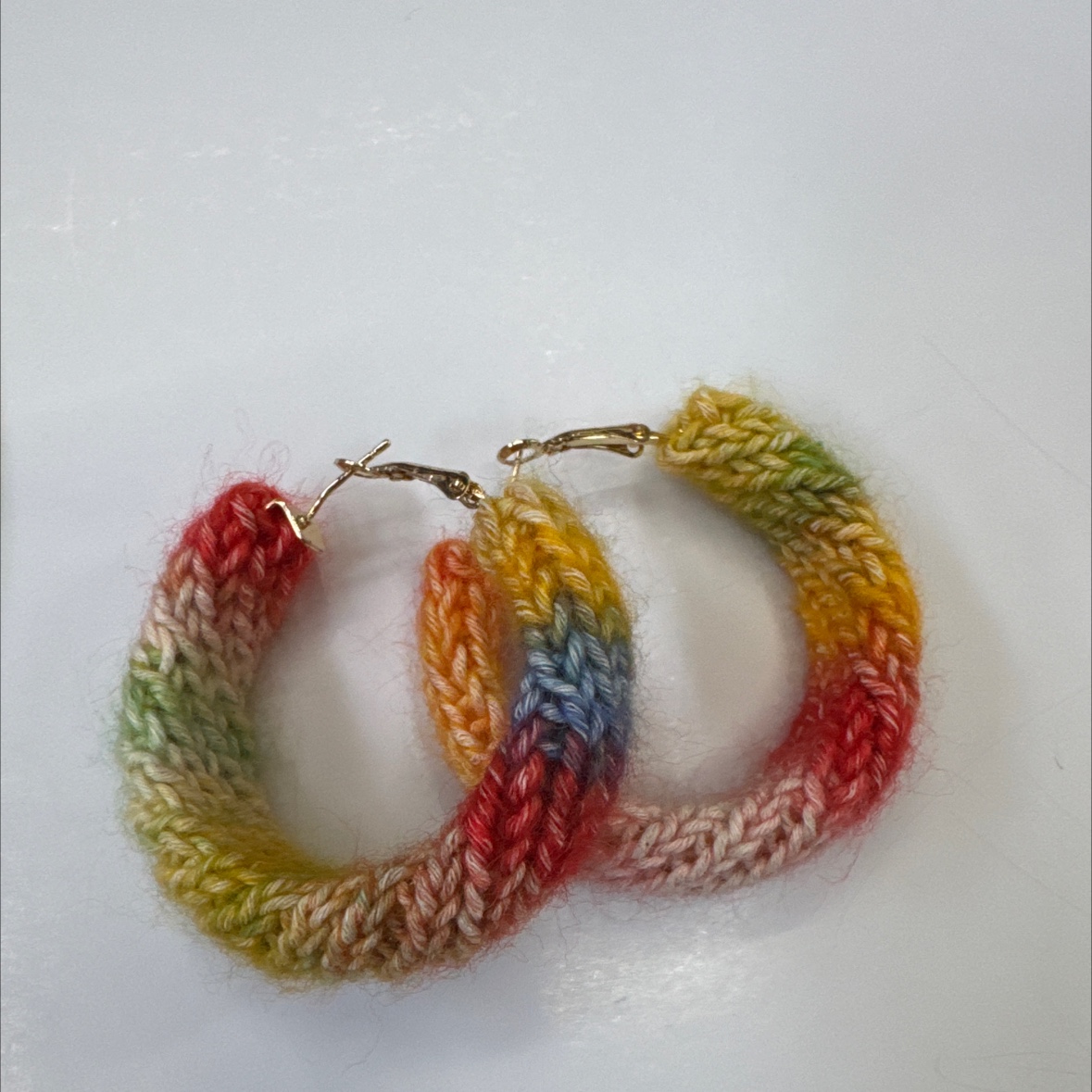 2025秋冬彩虹毛线编织耳环火爆销售中饰品
