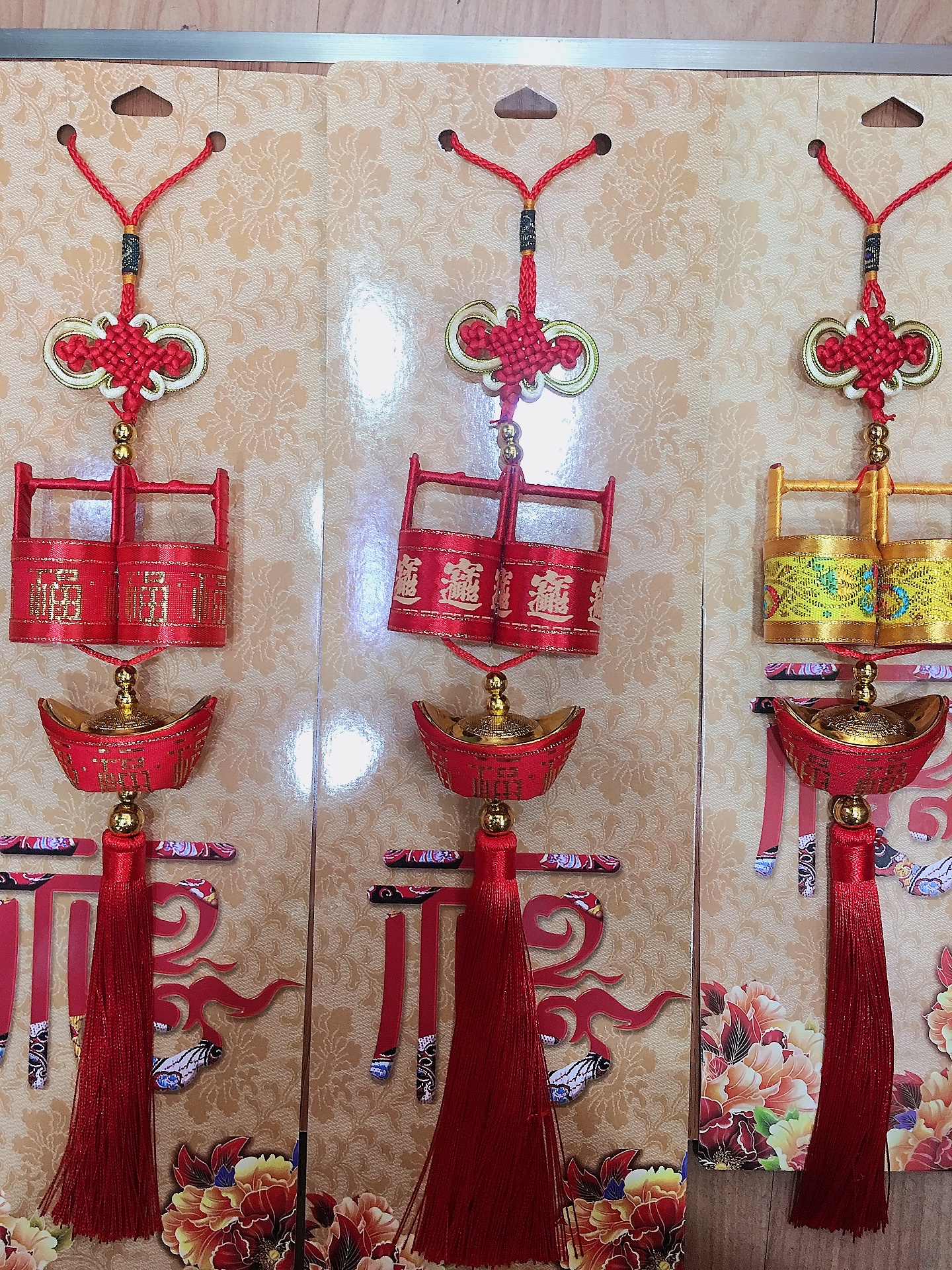 Chinese-style New Year decoration items for the Spring Festival, essential New Year decorations for the festival, creating a festive atmosphere for the Spring Festival Specification image