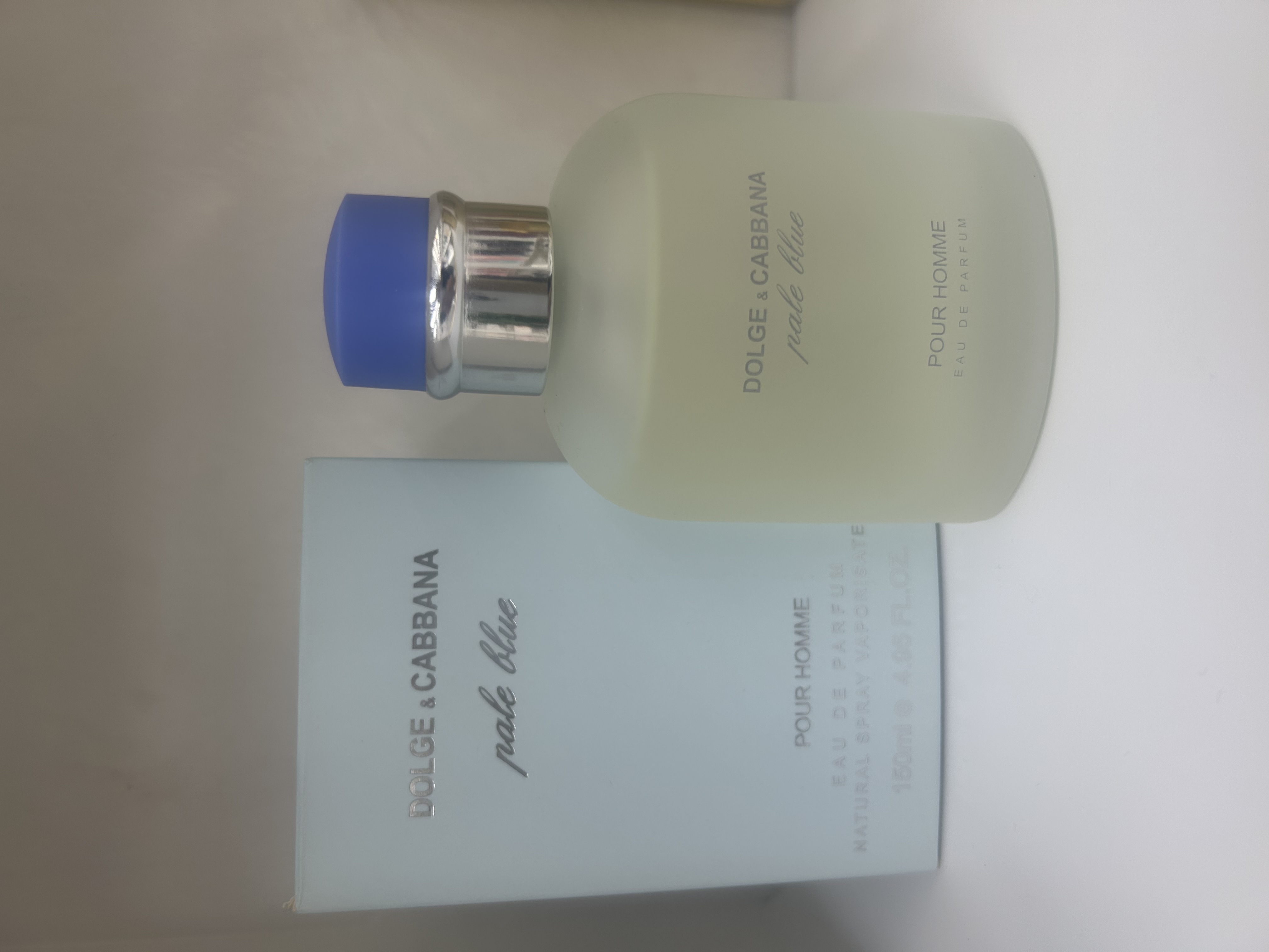 DE Perfume product photo 1