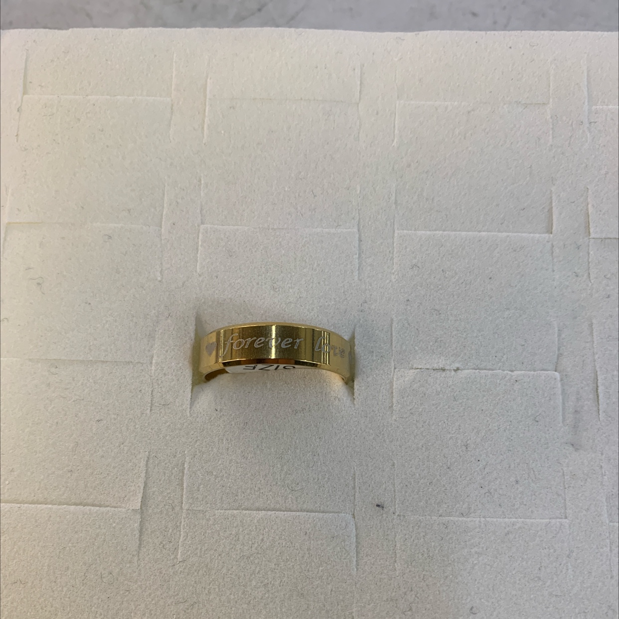 程洁不锈钢材质戒指金色字母印花款式简约时尚个性气质戒指