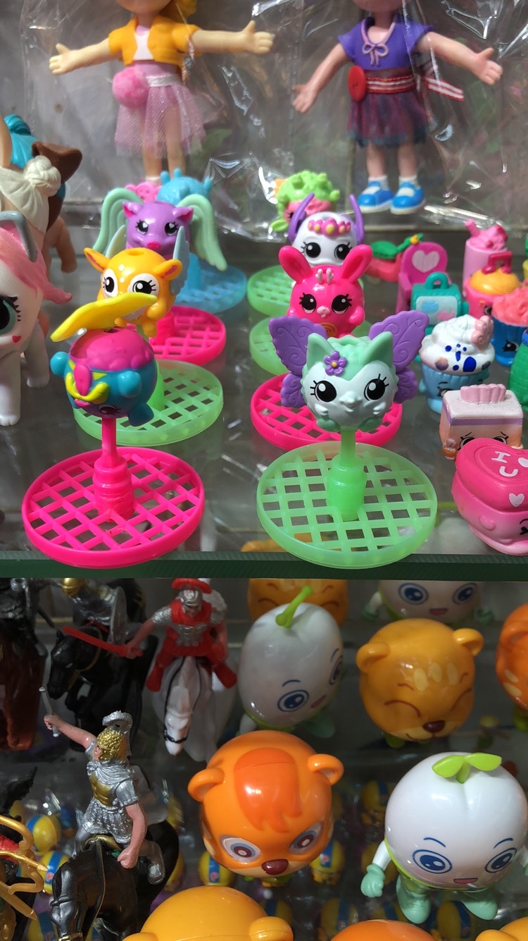 抱心熊毛绒花玩具耳饰真皮材质温馨可爱适合赠礼各种纽蛋公仔，儿童节的礼物，各种拼装玩具超级可爱，小孩都非常喜欢的礼物细节图