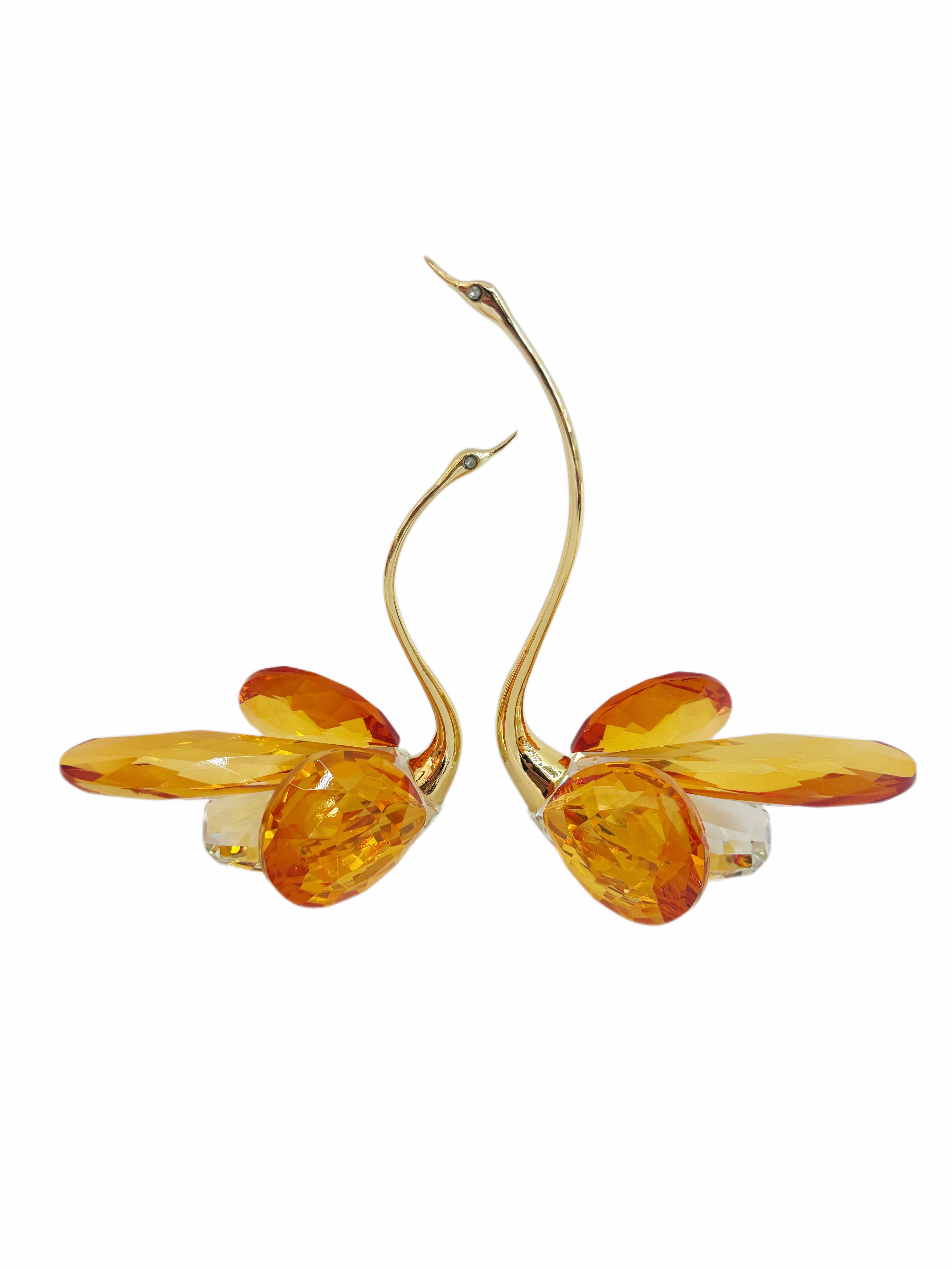 A pair of crystal swan home ornaments, light luxury home TV cabinet, wine cabinet, table decoration, wedding and housewarming gifts, gift-giving gifts, crystal handicrafts Application Scenario