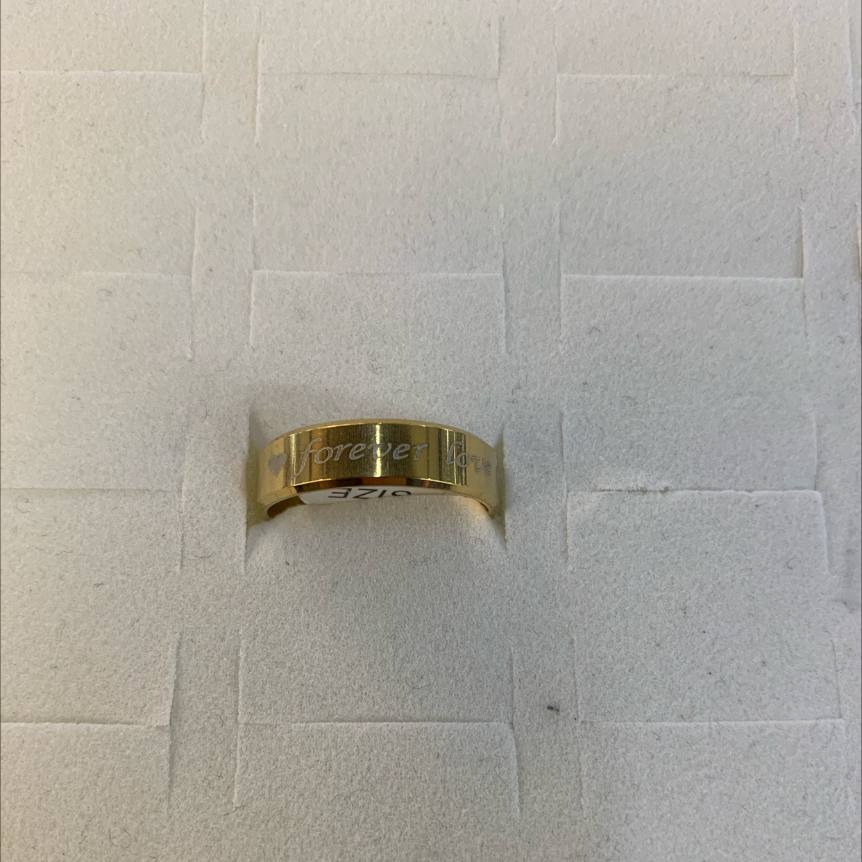 程洁不锈钢材质戒指金色字母印花款式简约时尚个性气质戒指详情图4