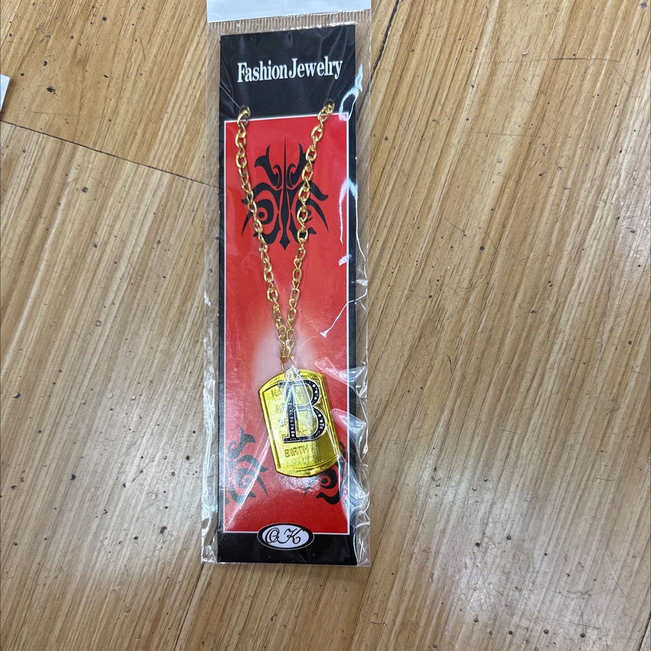 金色纽链配框设计字母项链中东南非流行元素设计时尚简约大气个性百搭款