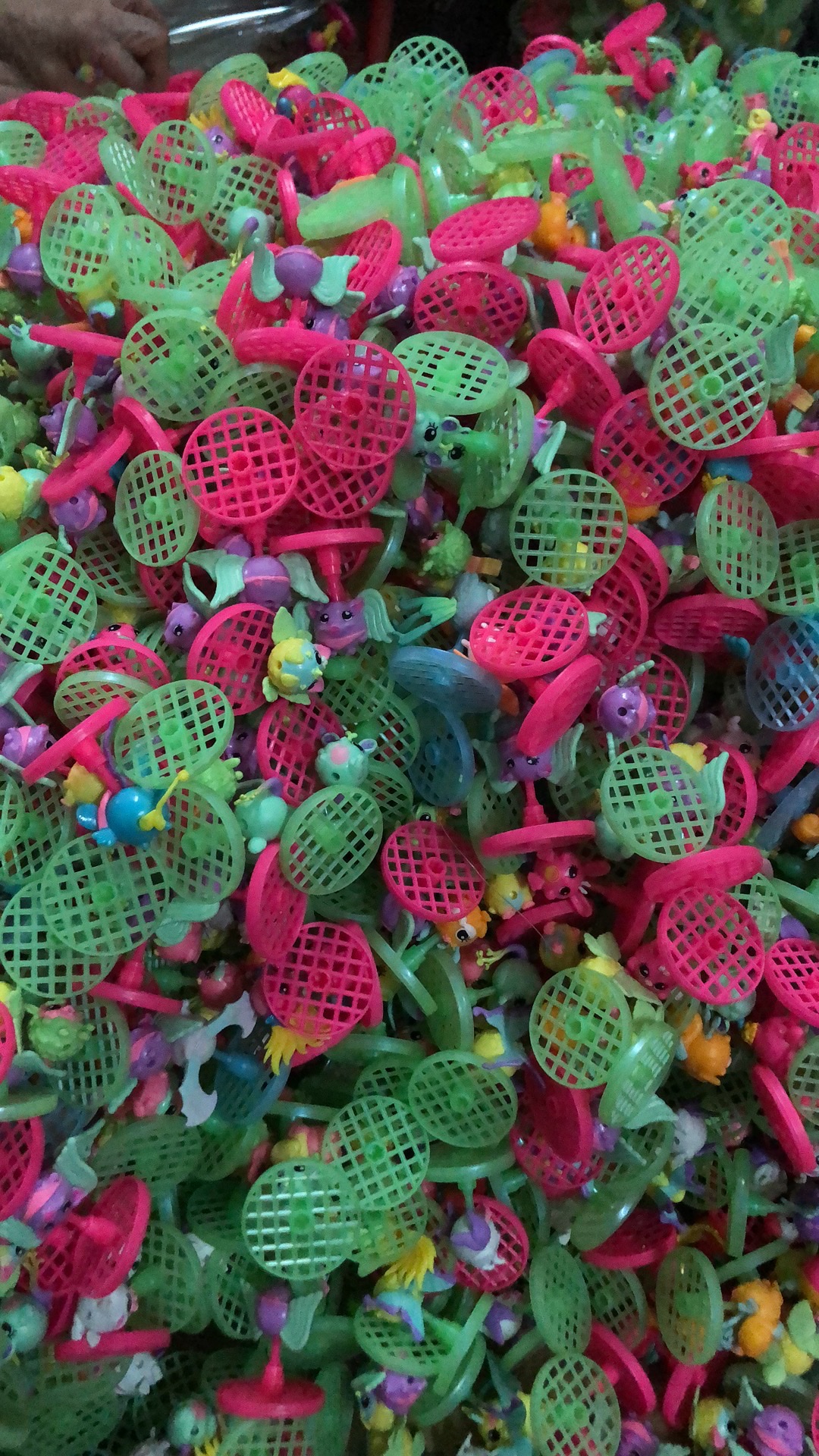 抱心熊毛绒花玩具耳饰真皮材质温馨可爱适合赠礼各种纽蛋公仔，儿童节的礼物，各种拼装玩具超级可爱，小孩都非常喜欢的礼物详情图2