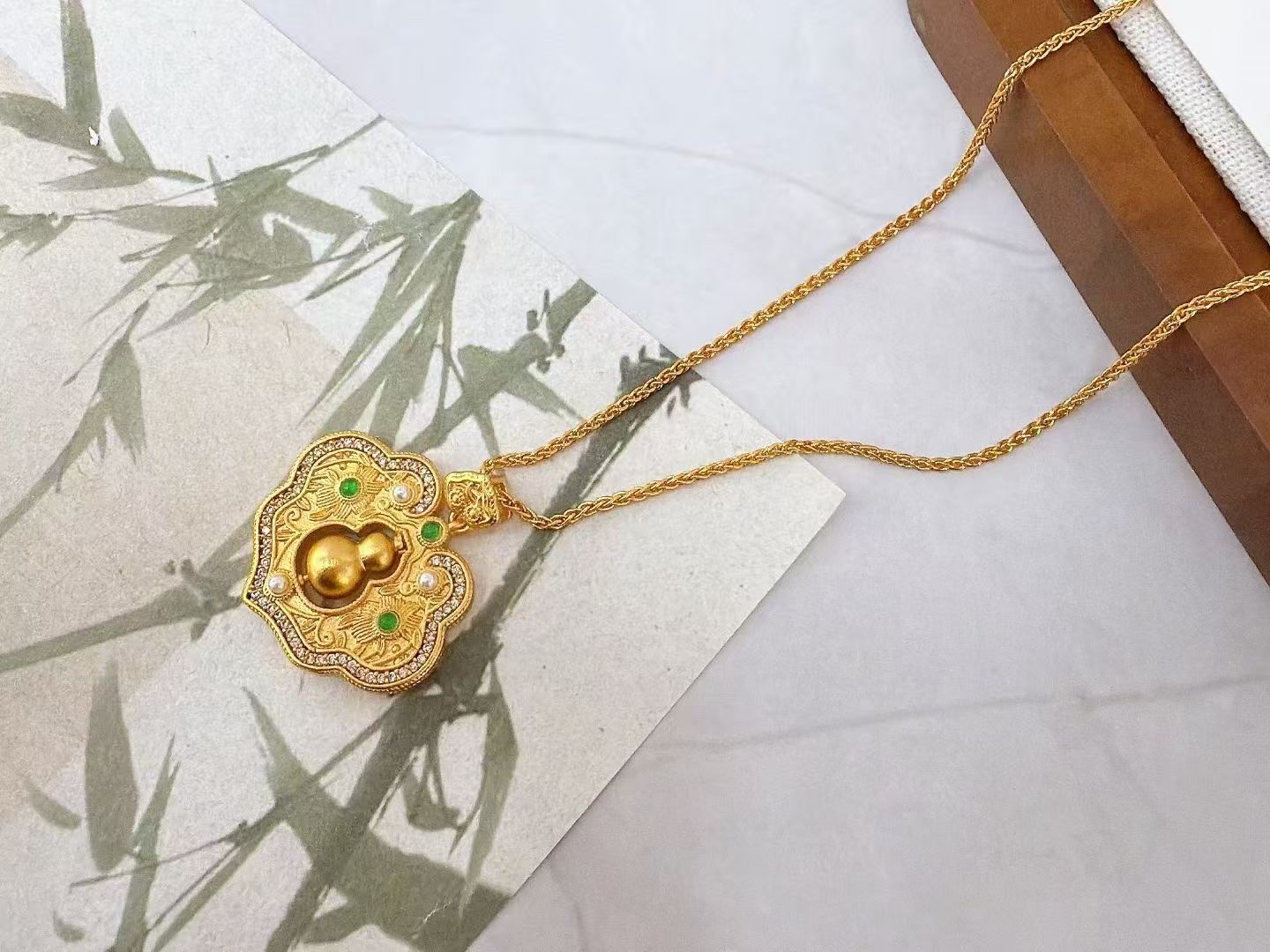 国风风格，葫芦珐琅滴油工艺，电镀沙金真金项链白底实物图