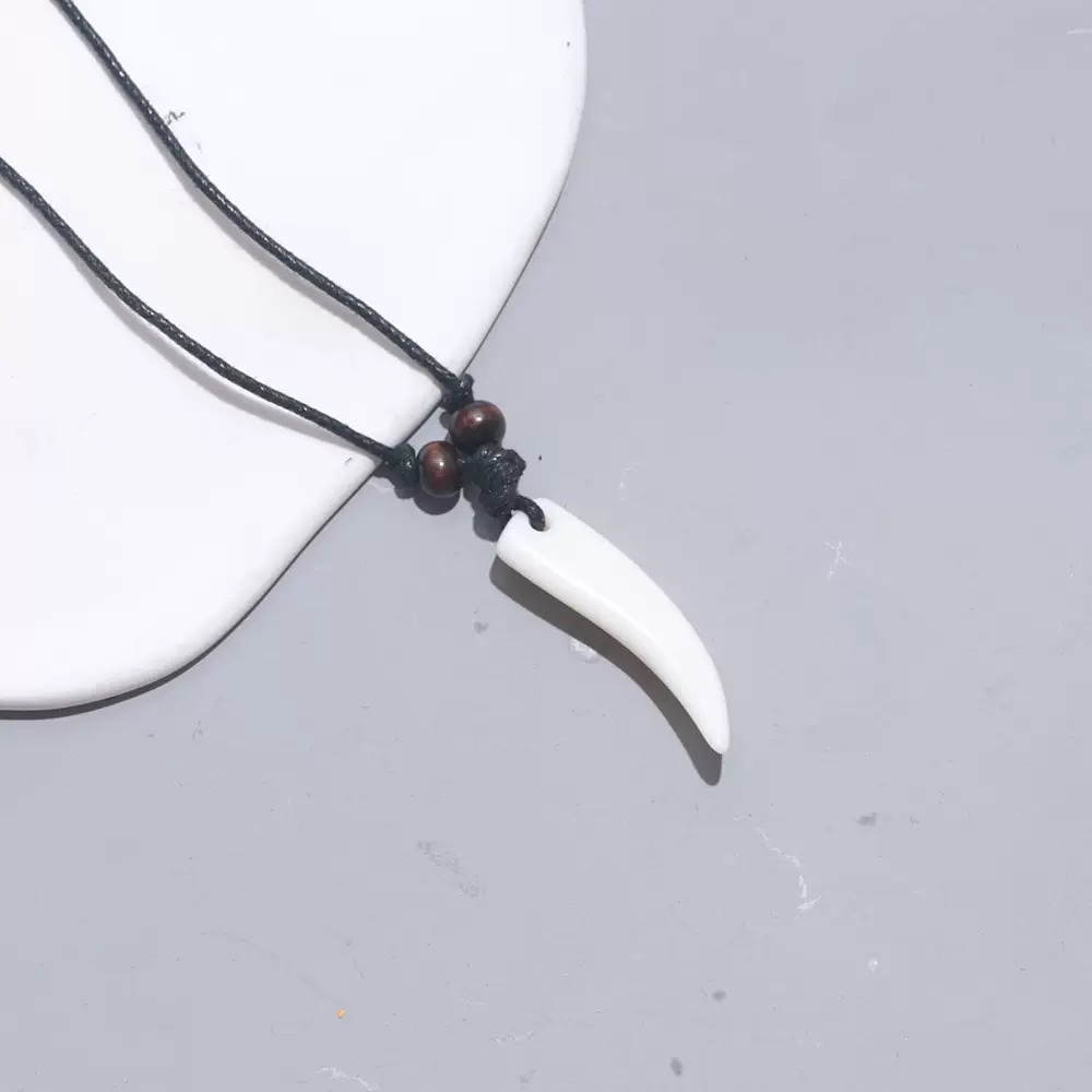 编织树脂牙吊坠项链个性树脂挂件饰品男女通用复古休闲魅力饰品 