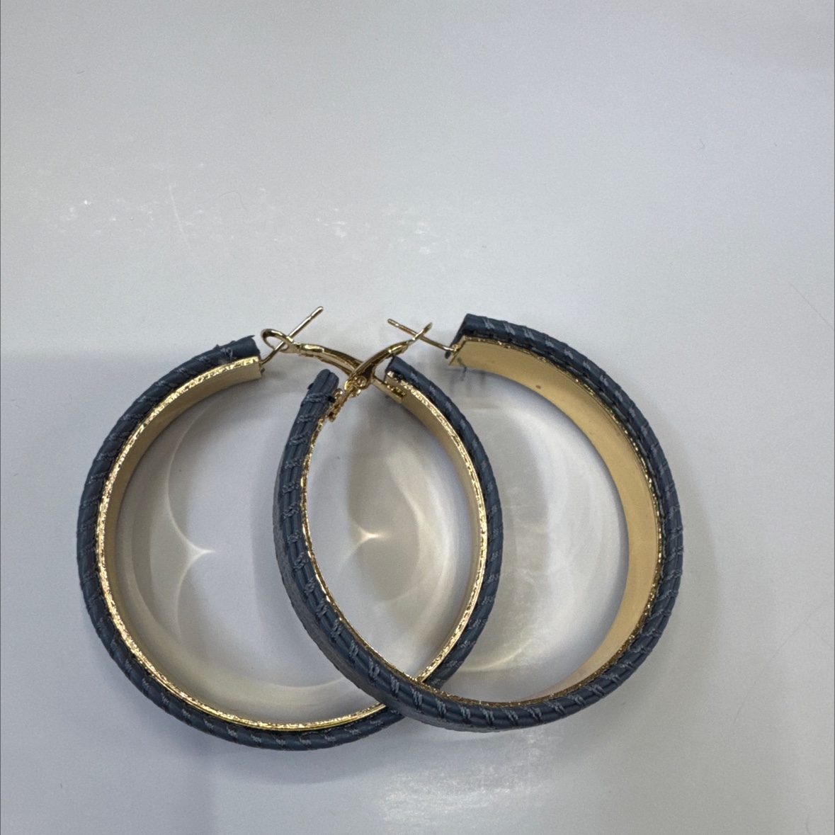 2025秋冬PU皮革金属耳环火爆热销中