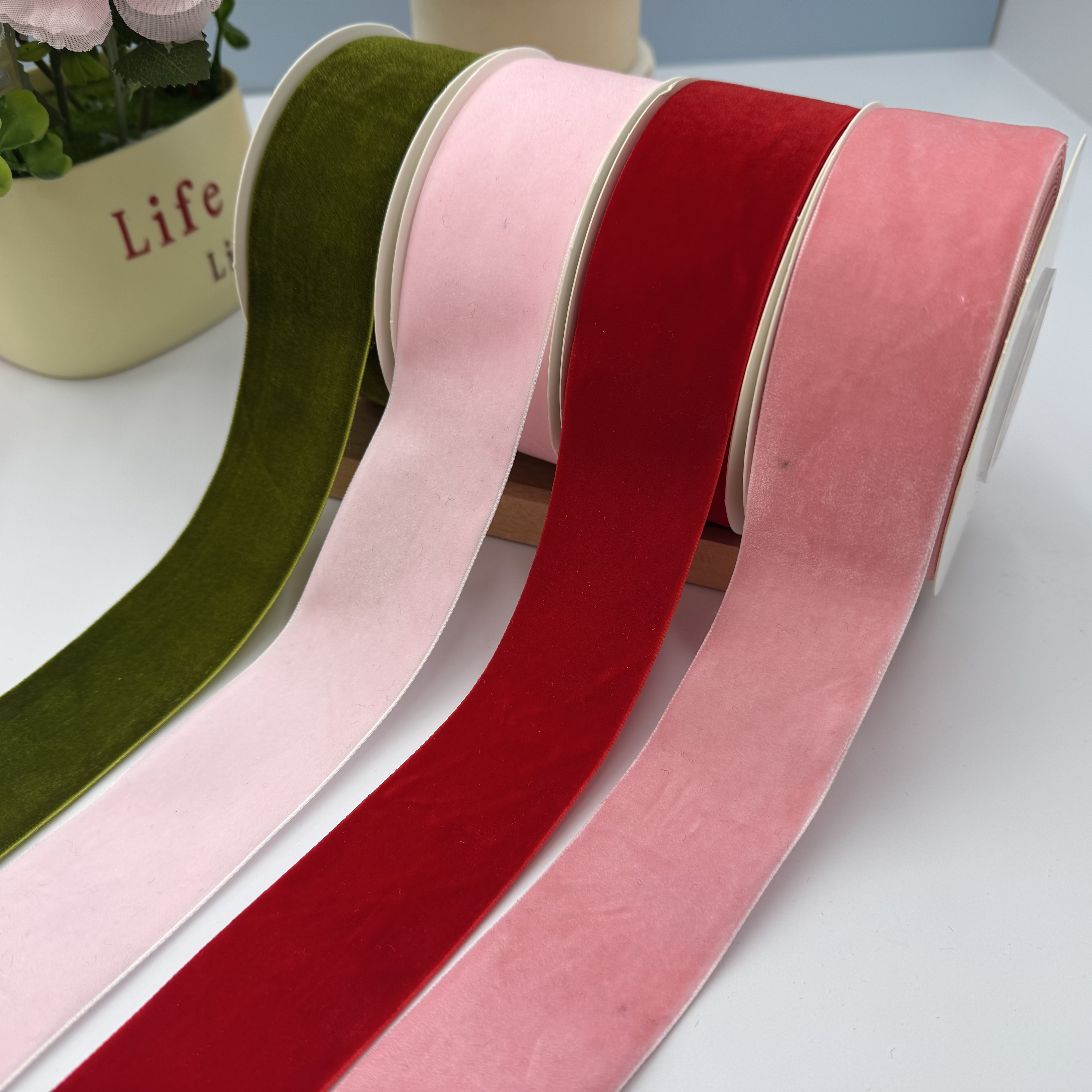 38mm wide single-sided velvet ribbon, velvet satin ribbon, flocked belt, bow tie decoration, bow tie, shoe flower webbing details Picture