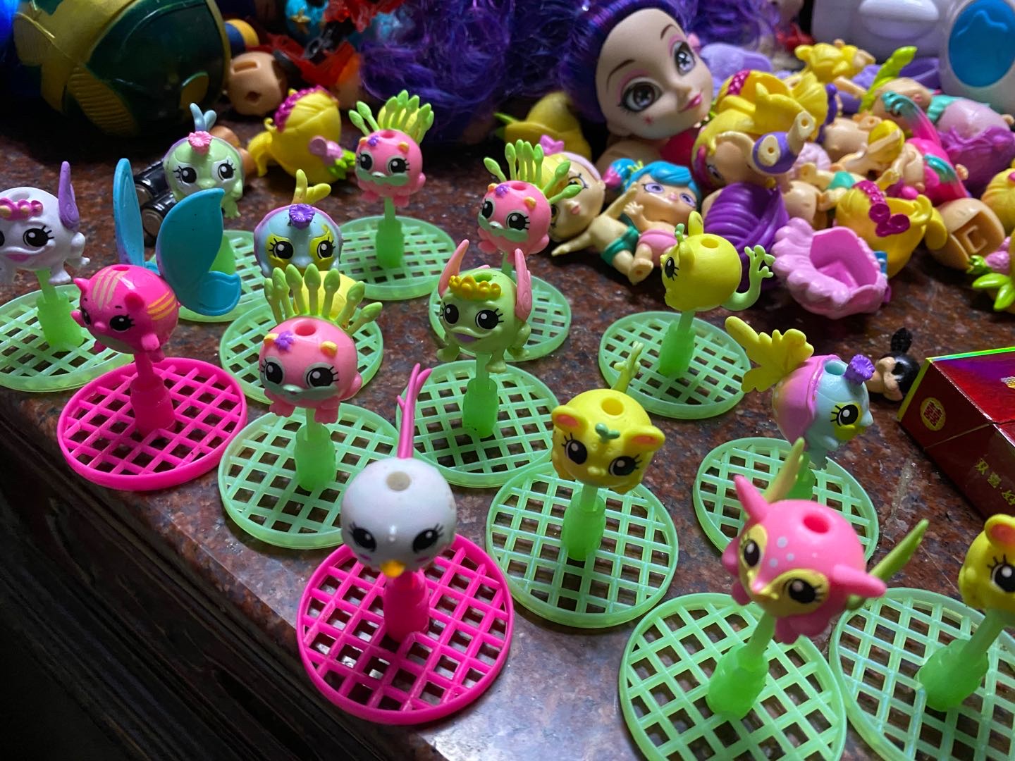 抱心熊毛绒花玩具耳饰真皮材质温馨可爱适合赠礼各种纽蛋公仔，儿童节的礼物，各种拼装玩具超级可爱，小孩都非常喜欢的礼物