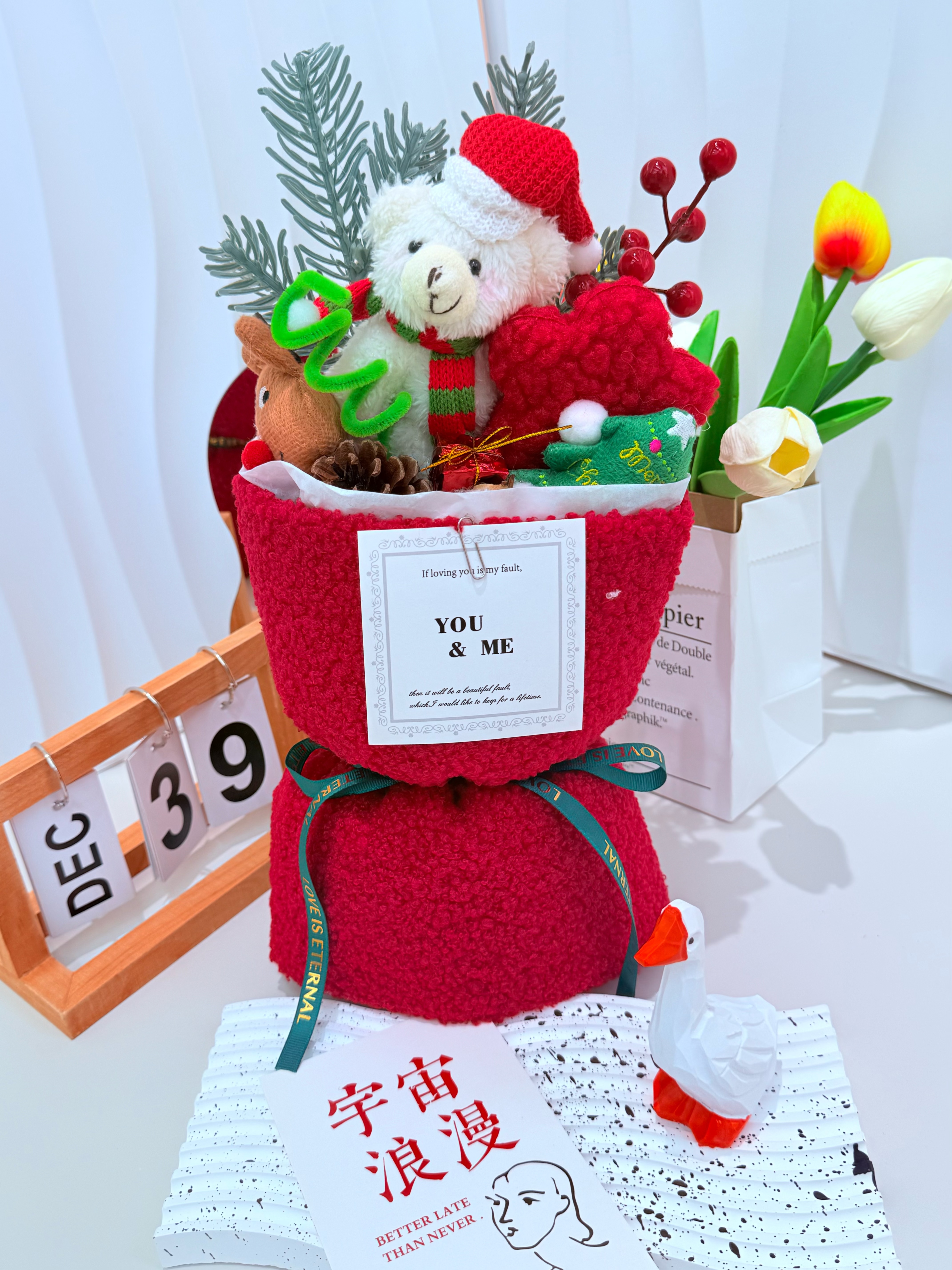 潮流玩具毛绒羊毛毡挂件创意潮流饰品个性趣味礼物可爱摆件，礼物抱抱捧花熊