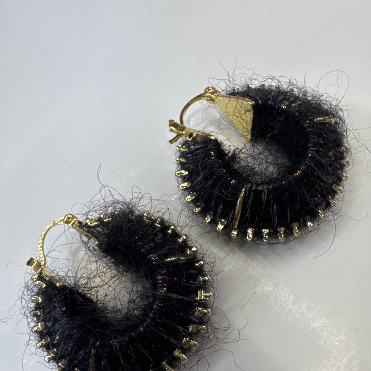 2025秋冬星星点点马海毛毛线耳环火爆销售中