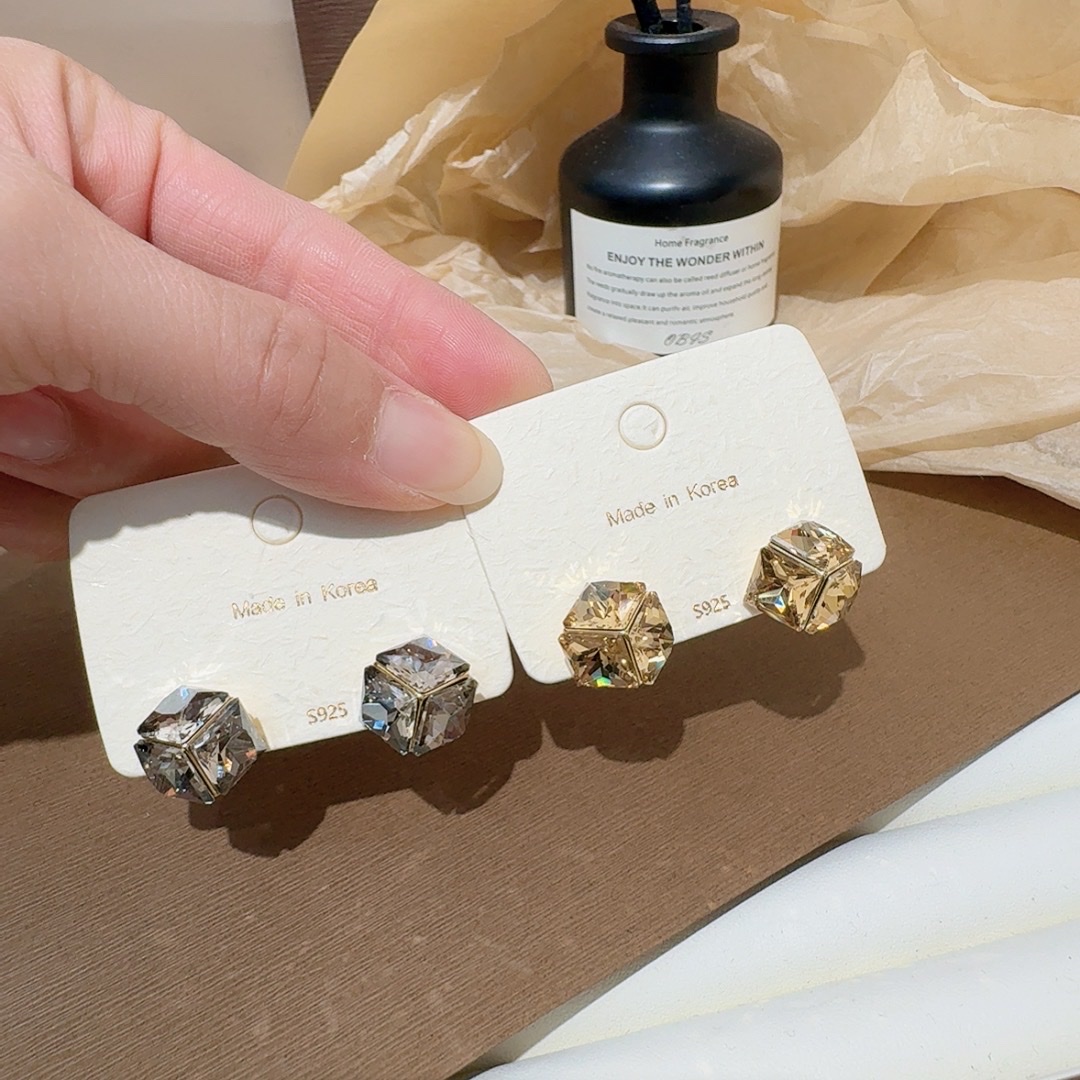 超闪方糖耳钉女简约轻奢感精致百搭耳环时尚气质耳饰