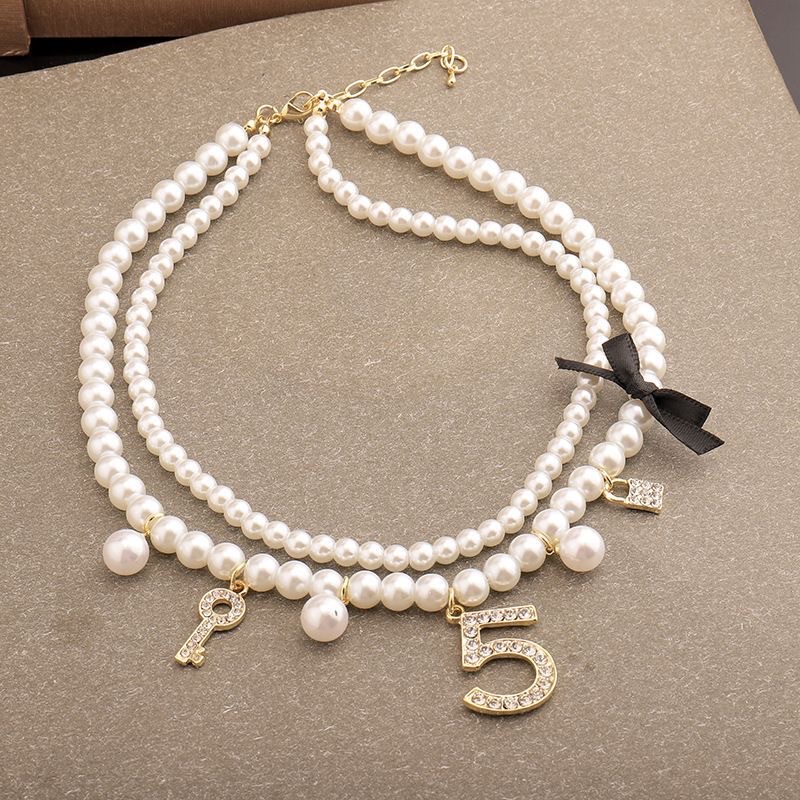 Elegant pearl imitation necklace with a collarbone fragrance style, light luxury high-end woven ins women's short Chanel style, multi-layered 5-shaped neck chain. Elegant pearl imitation necklace with a collarbone fragrance style, light luxury high-end woven ins women's short Chanel style, multi-layered details Picture