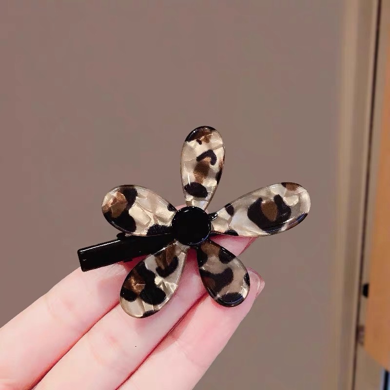 新款高级感亚克力太阳花抓夹发卡女半扎发夹后脑勺鲨鱼夹发饰头饰