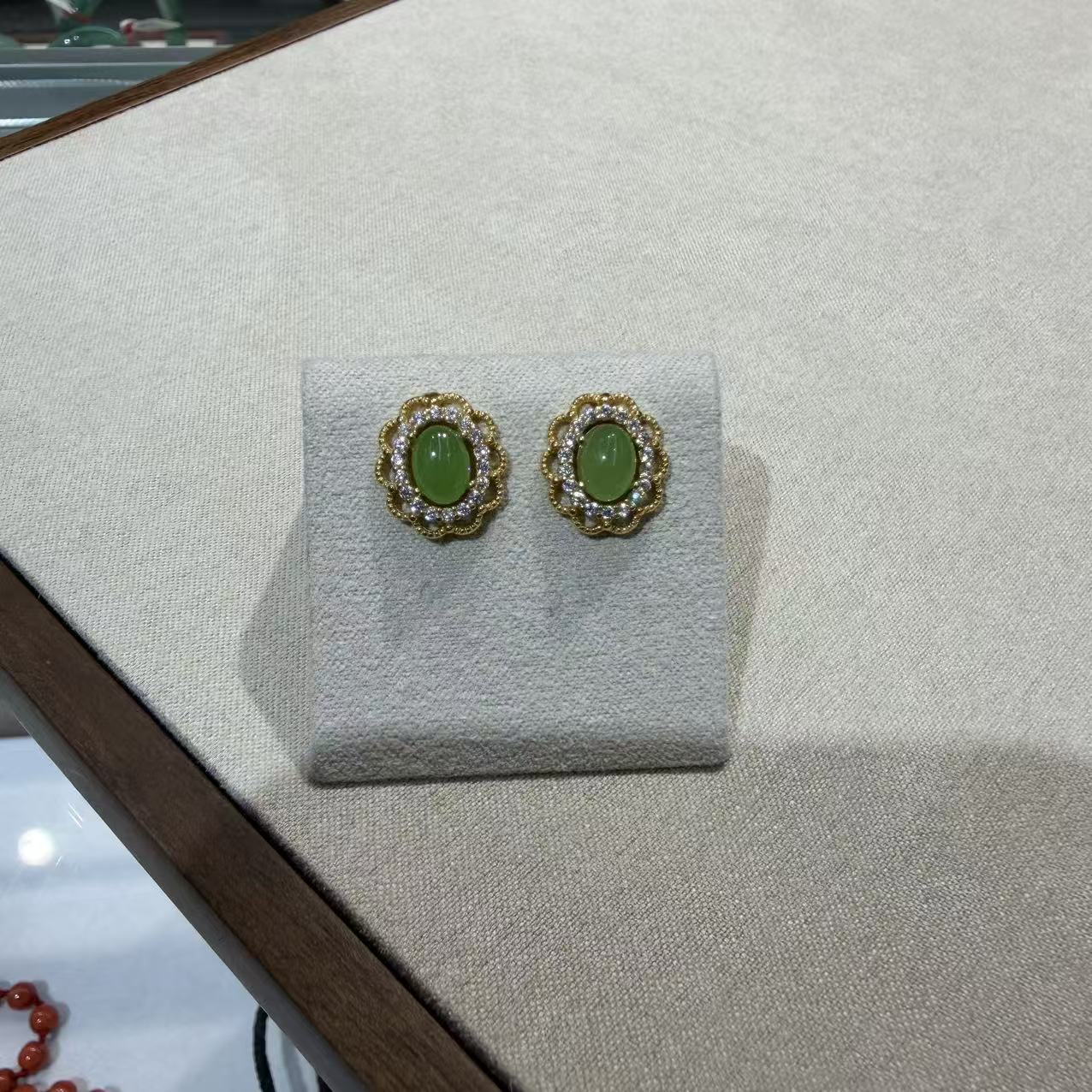 【一妃聚宝】天然和田玉苹果绿耳钉简约大方银镶满锆耳环时尚小众百搭耳饰女详情图5
