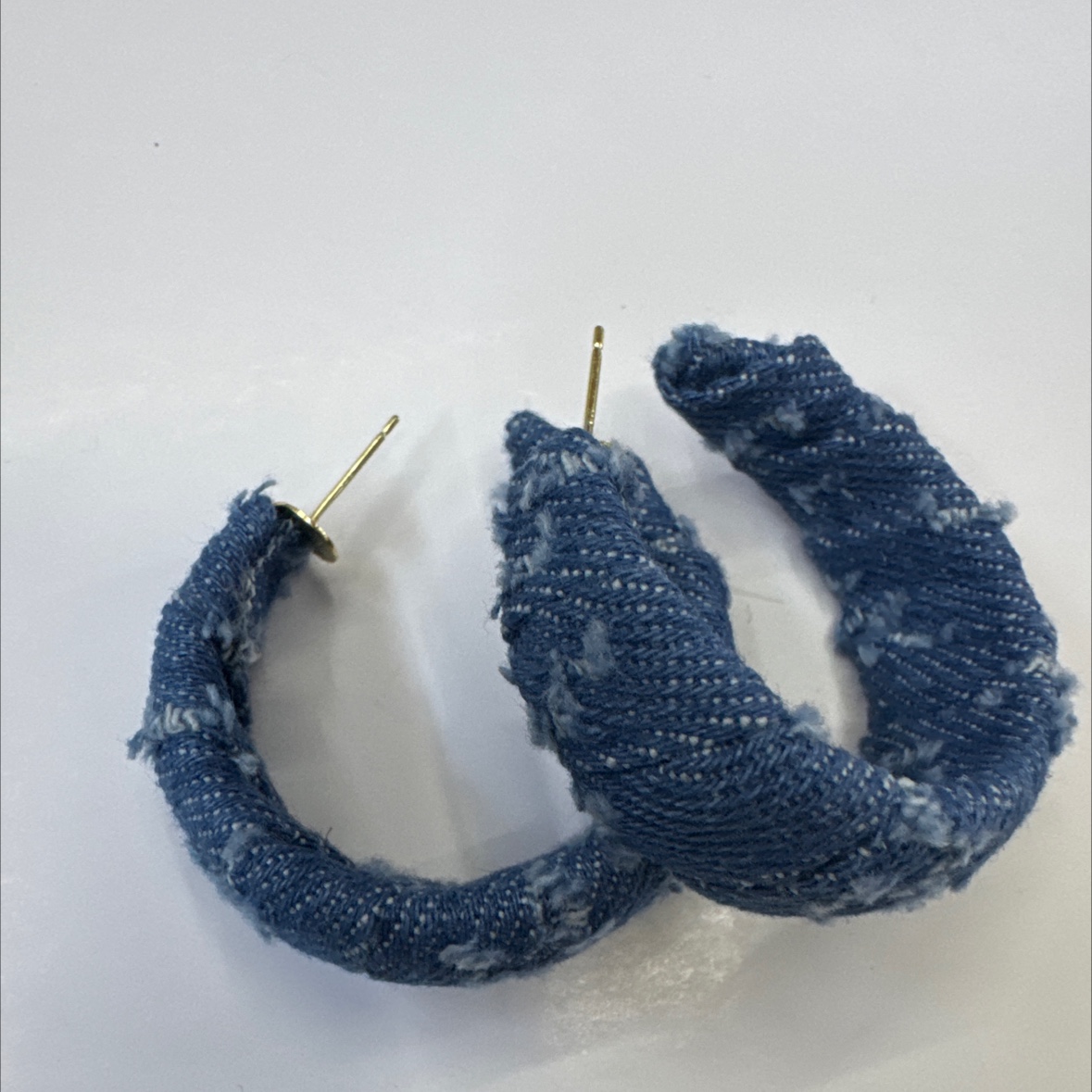 2025秋冬破洞牛仔布料耳环火热销售中