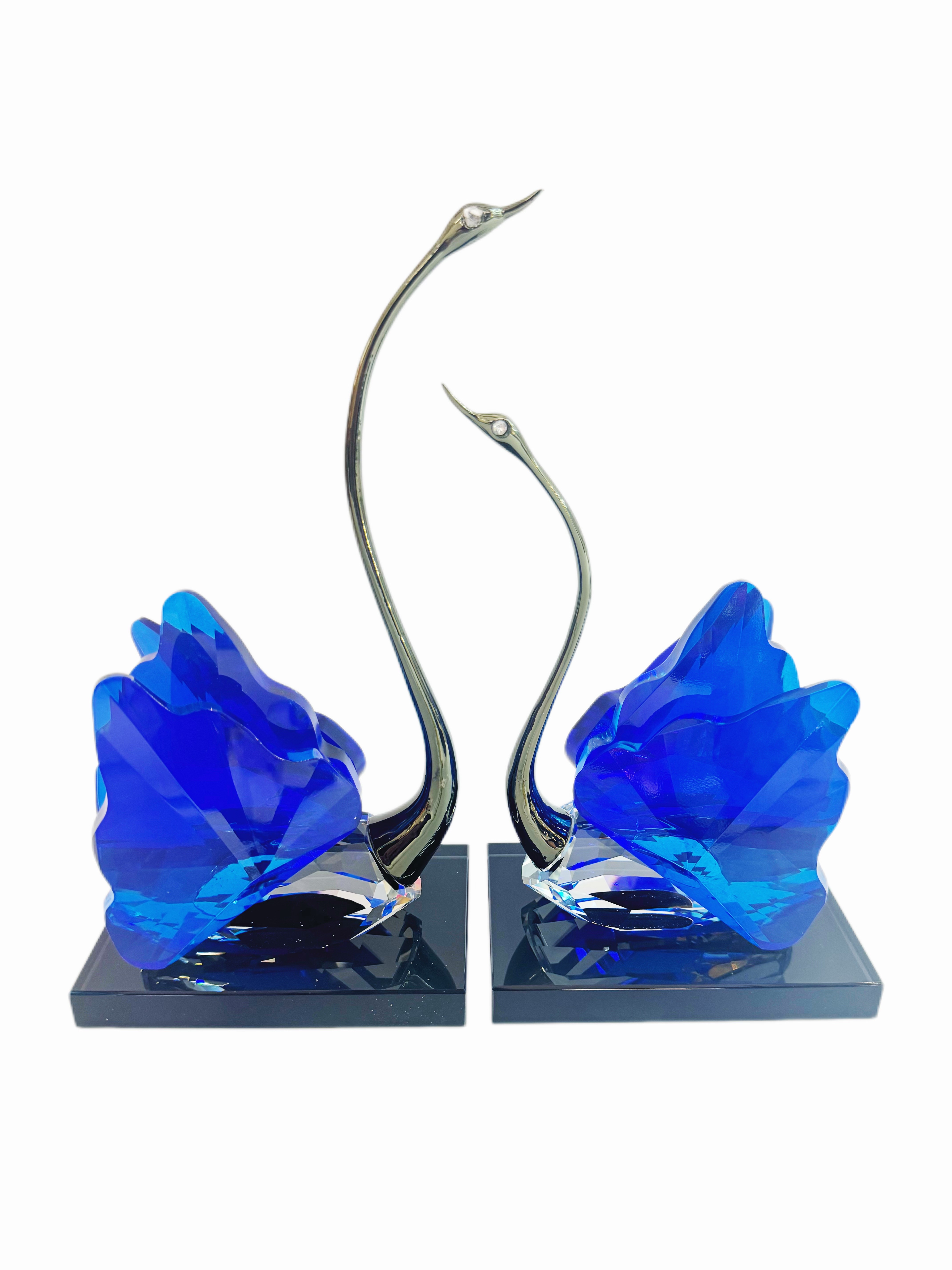 Crystal ornaments, swan ornaments, a pair of light luxury home TV cabinets, wine cabinets, table decorations, wedding and housewarming gifts, gift-giving crystal ornaments details Picture