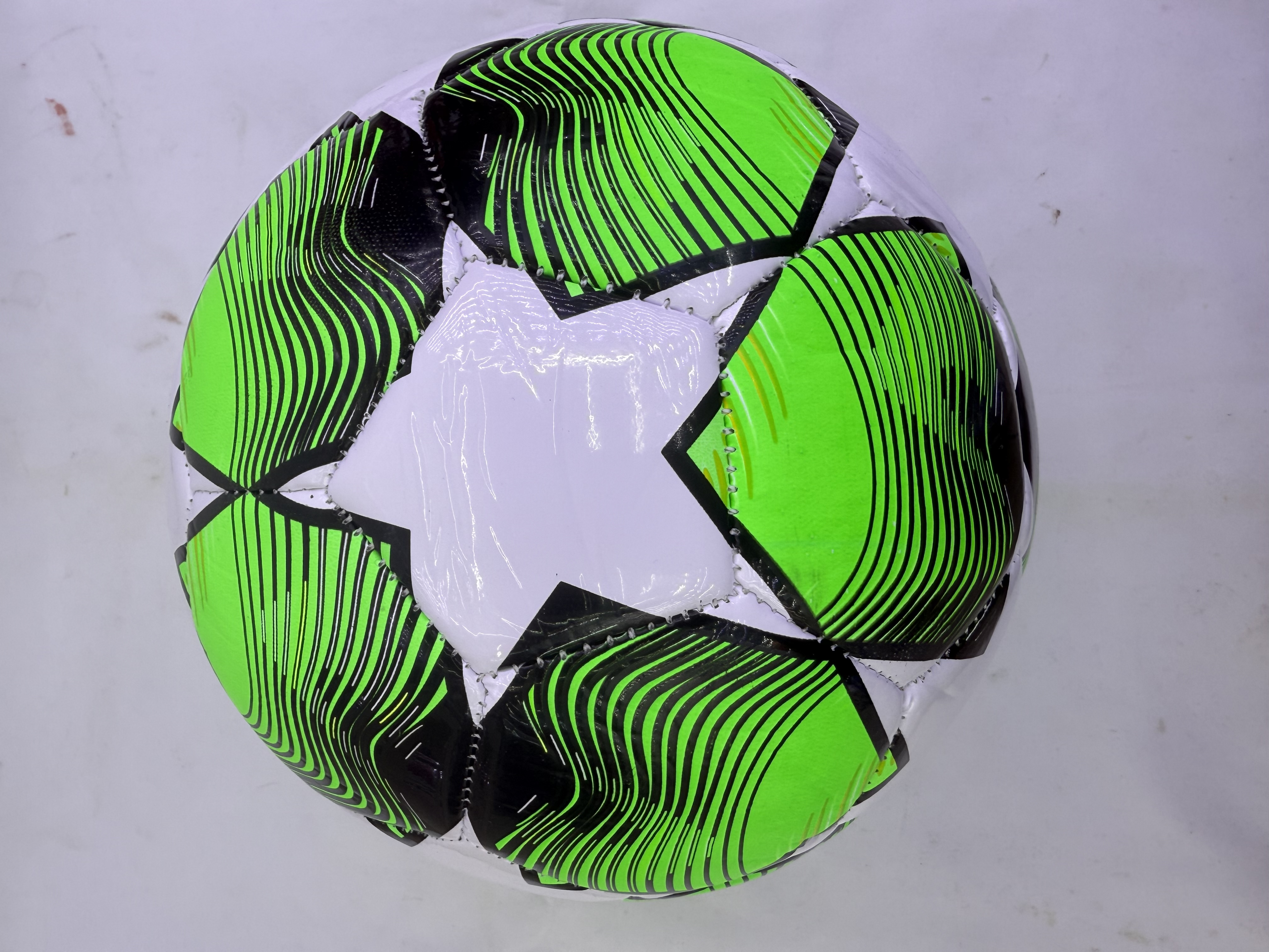 No. 5 foamed PU football five-pointed star color mixed packaging is suitable for children aged 5 and above to adults No. 5 foamed PU football five-pointed star color mixed packaging is suitable for children aged 5 and above to adults