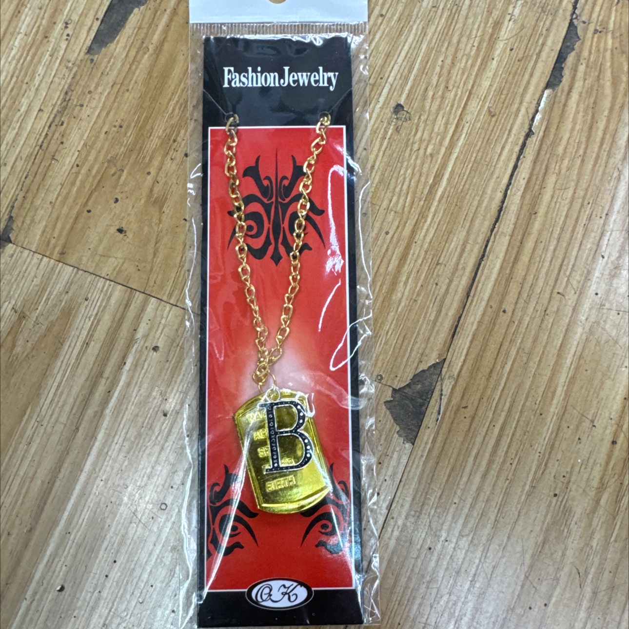 金色纽链配框设计字母项链中东南非流行元素设计时尚简约大气个性百搭款产品图