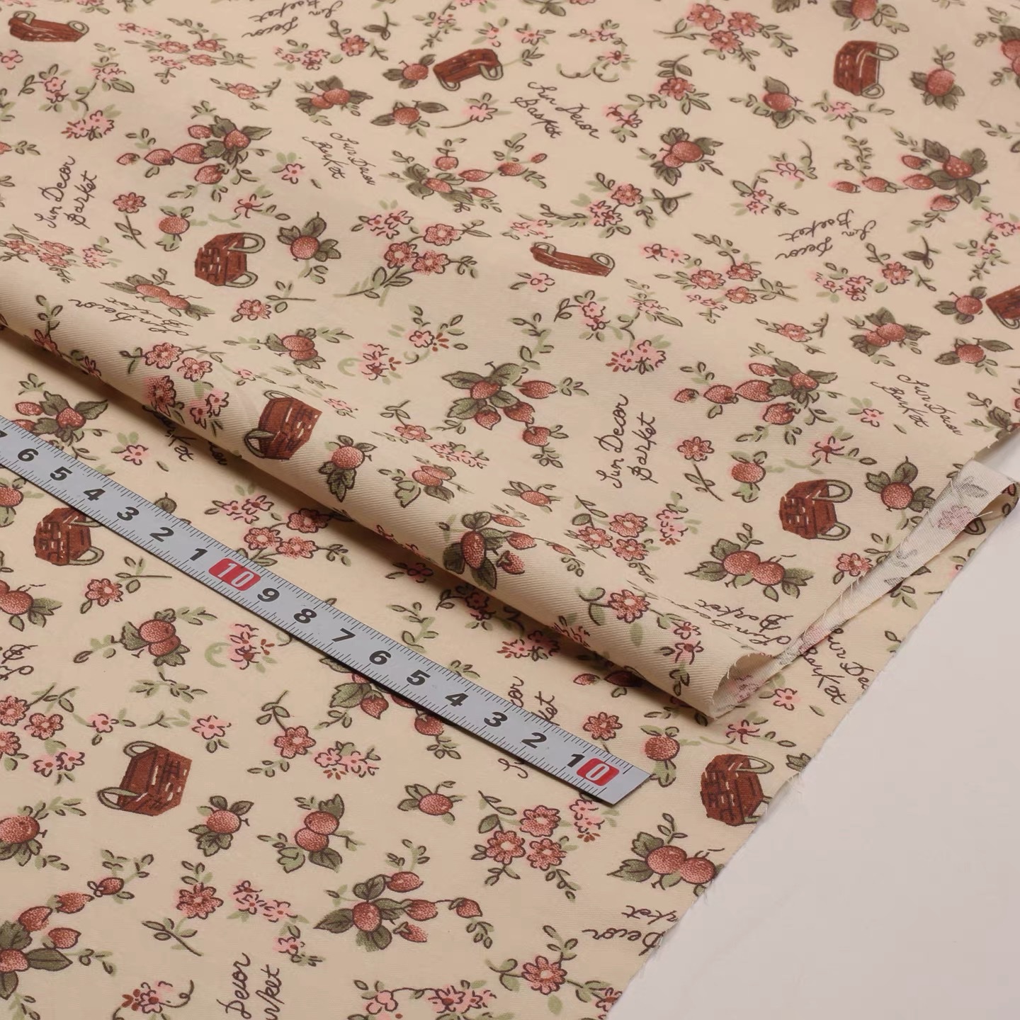 1.6-meter-wide, 40-count twill pure cotton fabric with country-style strawberry flower prints, handcrafted diy clothing bedding fabric Item Picture