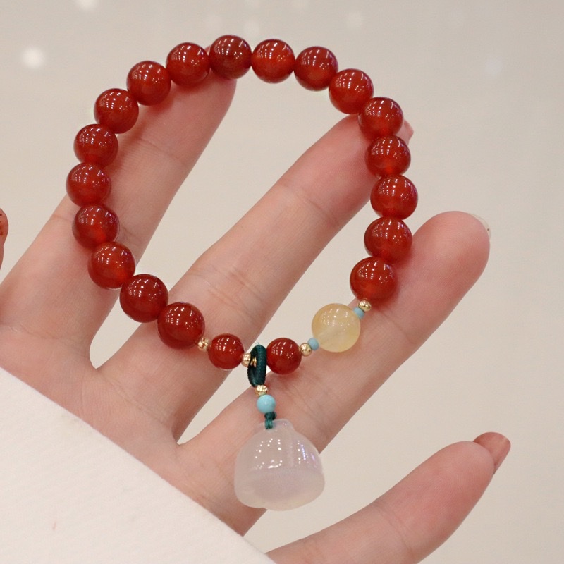新款简约红玛瑙手链女玉髓莲蓬好运莲莲时尚女士手饰货源批发白底实物图