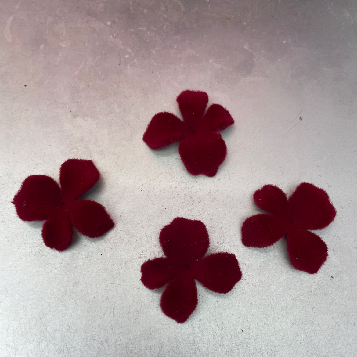 25mm暗红植绒四叶花