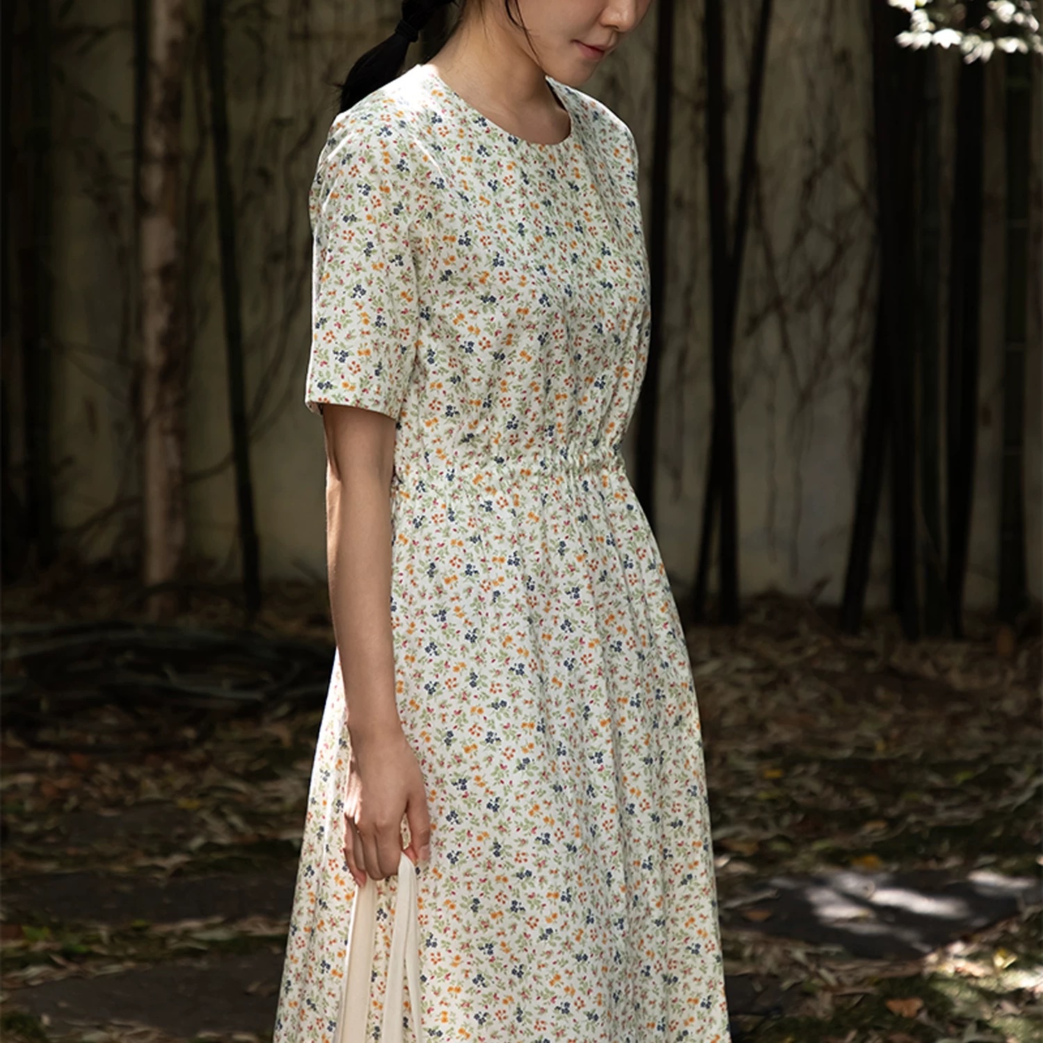 Printed fabric, fish-scale sequin fabric, semi-perforated leather fabric, fashionable and casual clothing fabric materials detail image 4