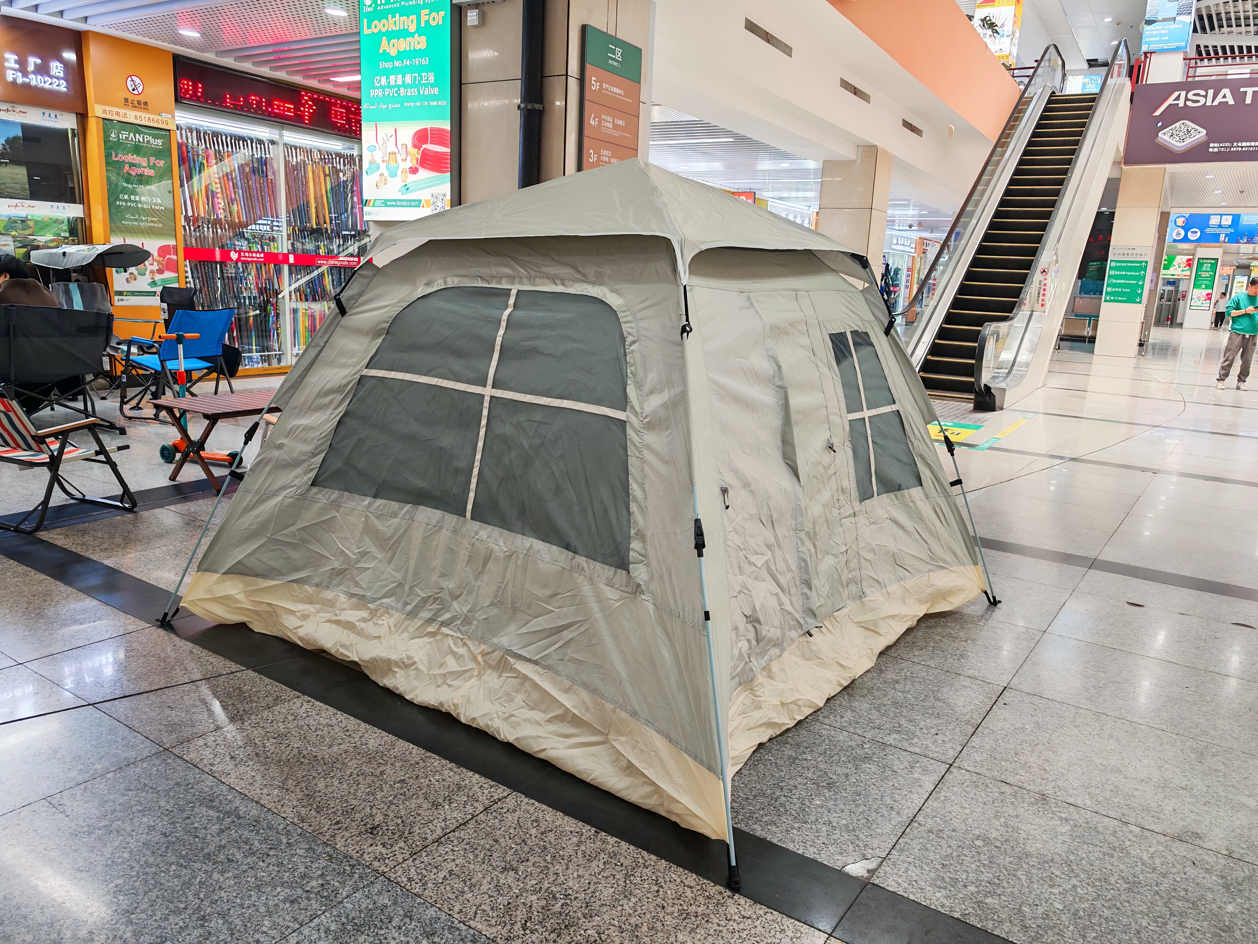 户外野餐帐篷最新款便携露营帐篷适合家庭休闲户外活动