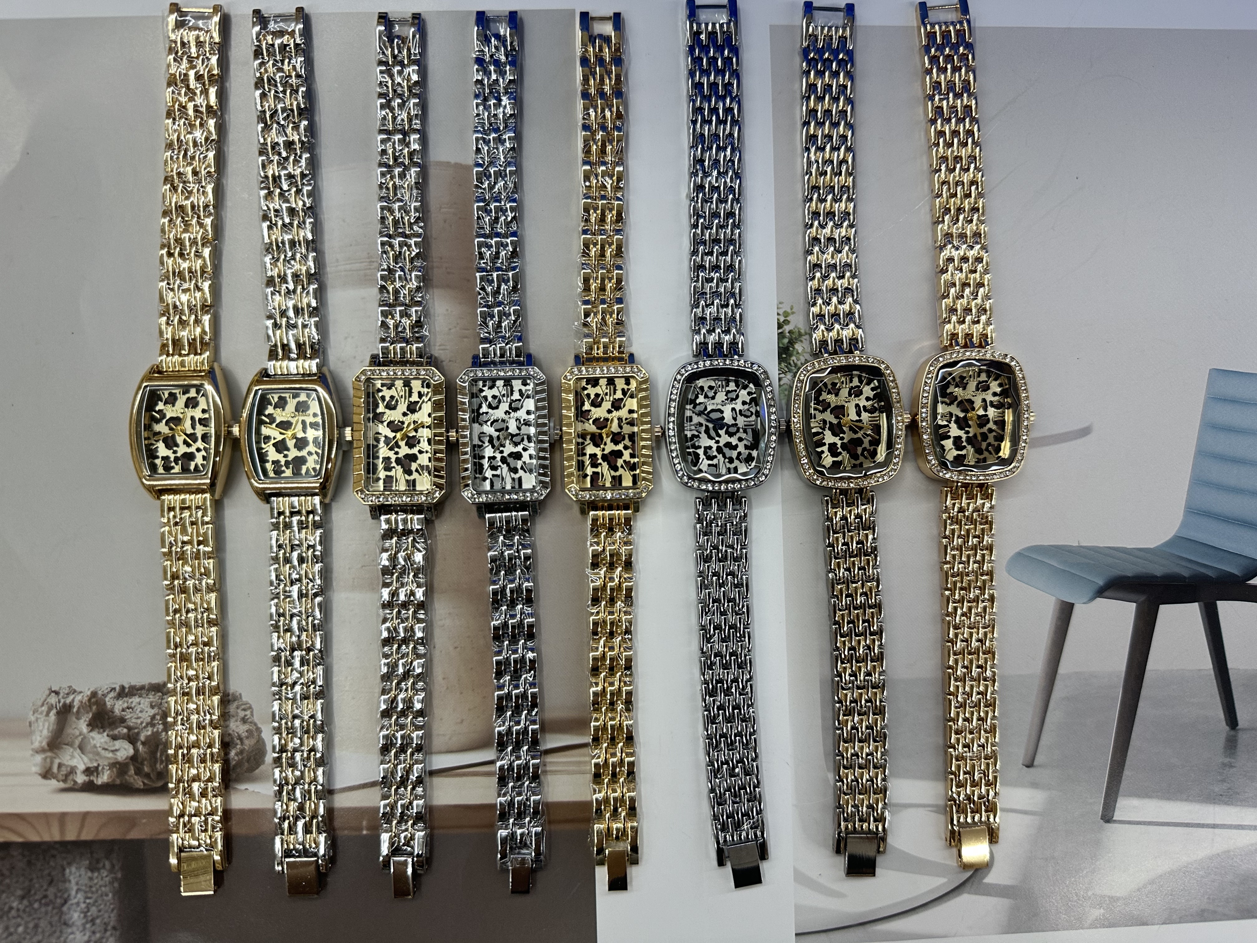 手表女士豹纹钢带表大表盘时尚个性潮流小众高级感