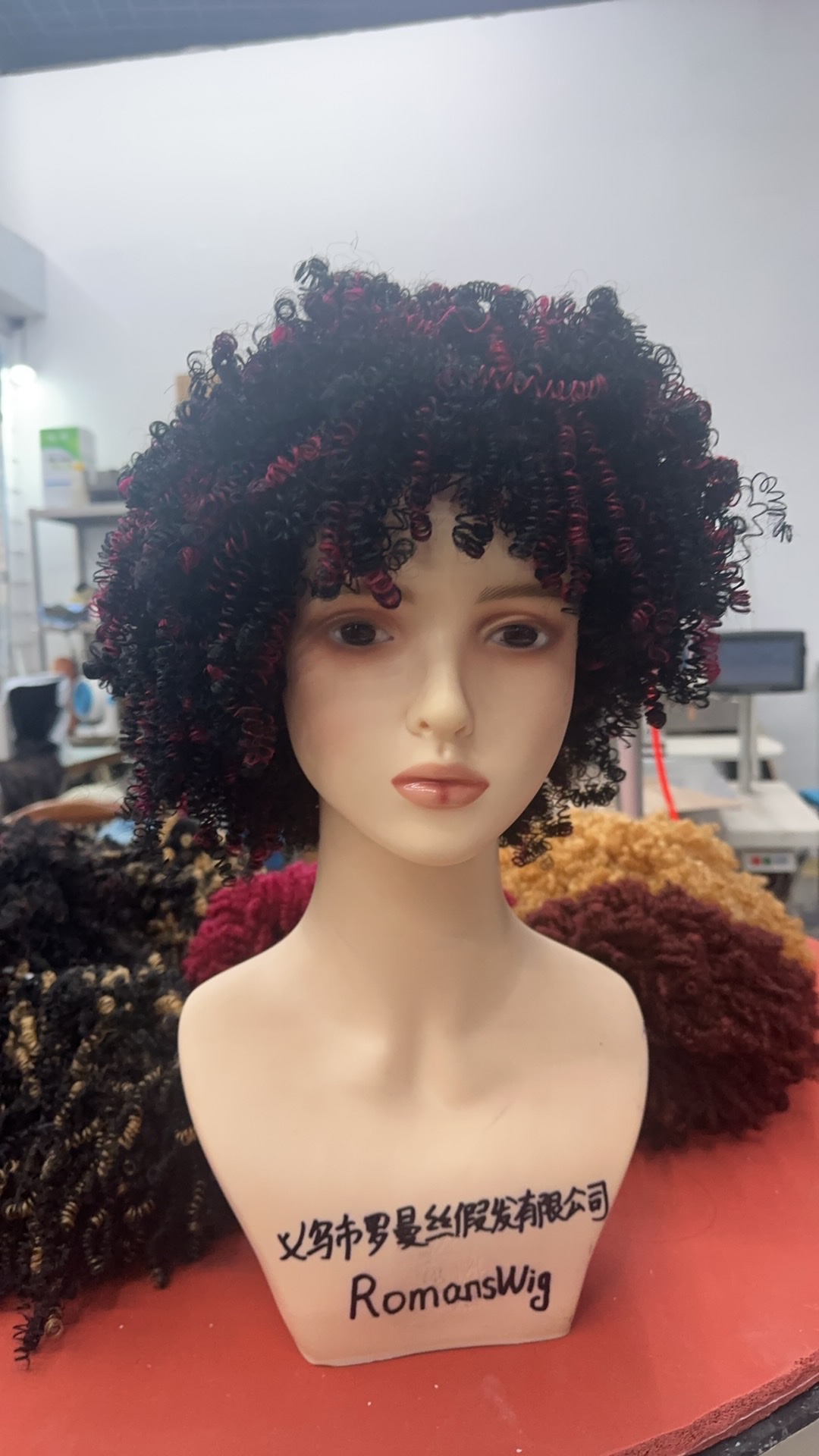 African small curls, short spiral curls, spring curls, after stretching and straightening, 16-18 inches in length, with a diameter of 6 millimeters. Fan hair, made by Italian imported car hair machine technology Application Scenario