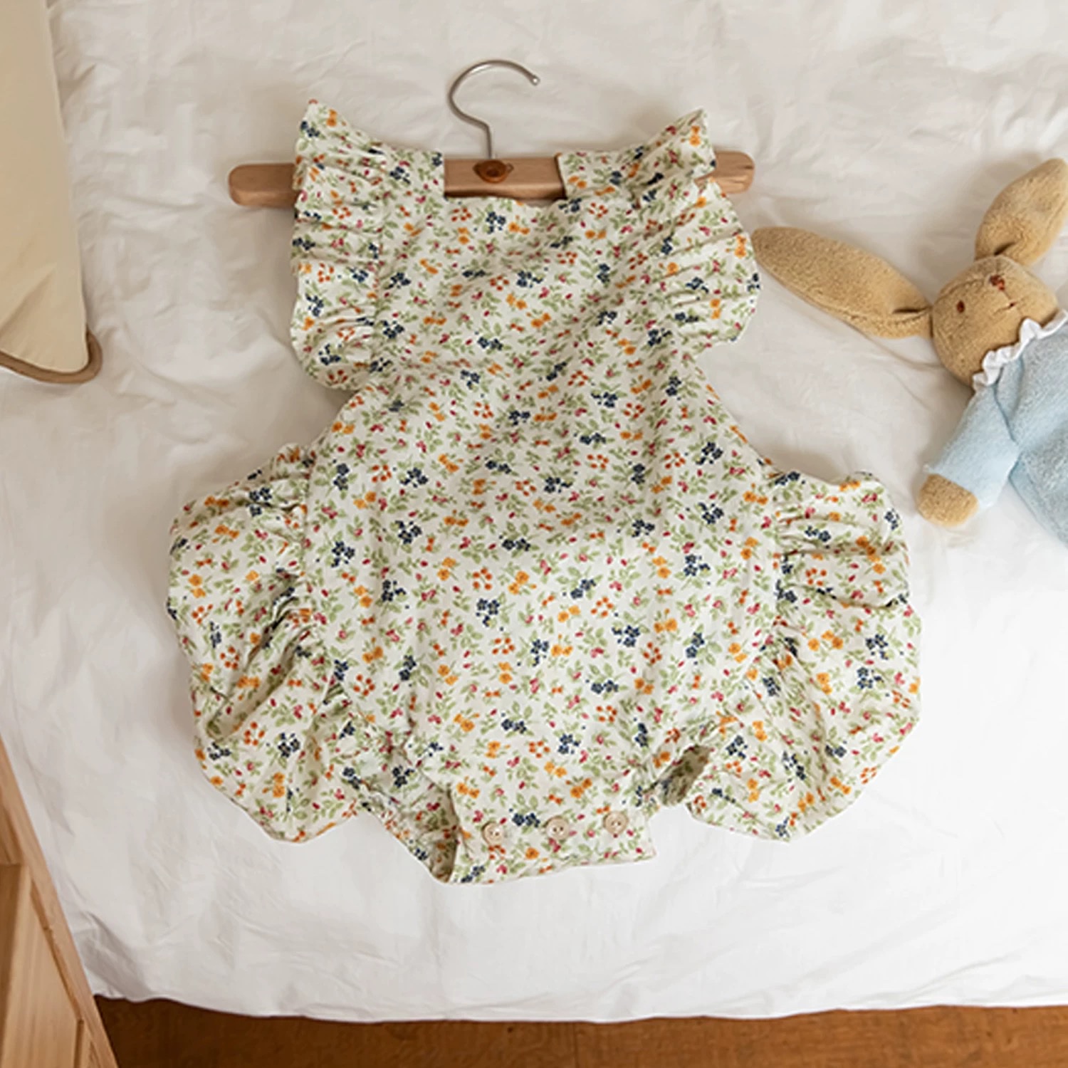 Printed fabric, fish-scale sequin fabric, semi-perforated leather fabric, fashionable and casual clothing fabric materials detail image 3