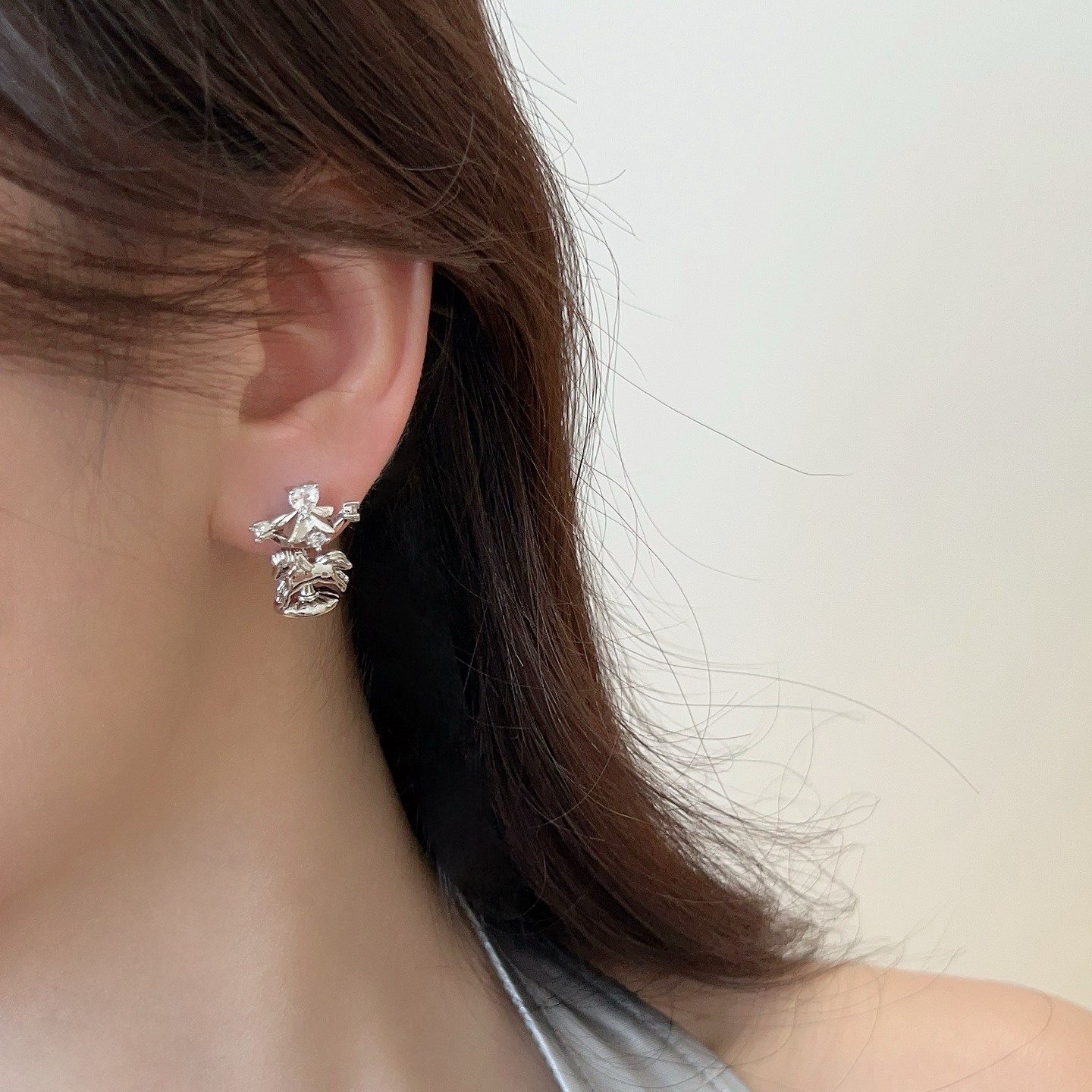 Pure silver jewelry, women's trendy white K silver 925, instant money stud earrings, high-end feel, metaphysical ear piercing earrings