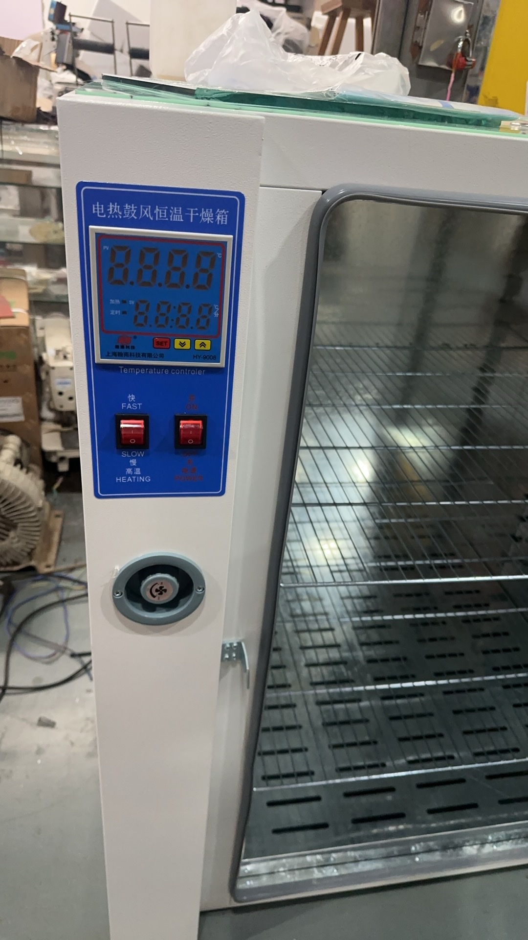 When making a wig to simulate a scalp in an oven, apply the German granular gelation heat to the oven at a constant temperature of 57 degrees for half an hour. The forming temperature accuracy is 1 degree, with a temperature difference of 220 volts. It is suitable for a 16-ampere current socket Application Scenario